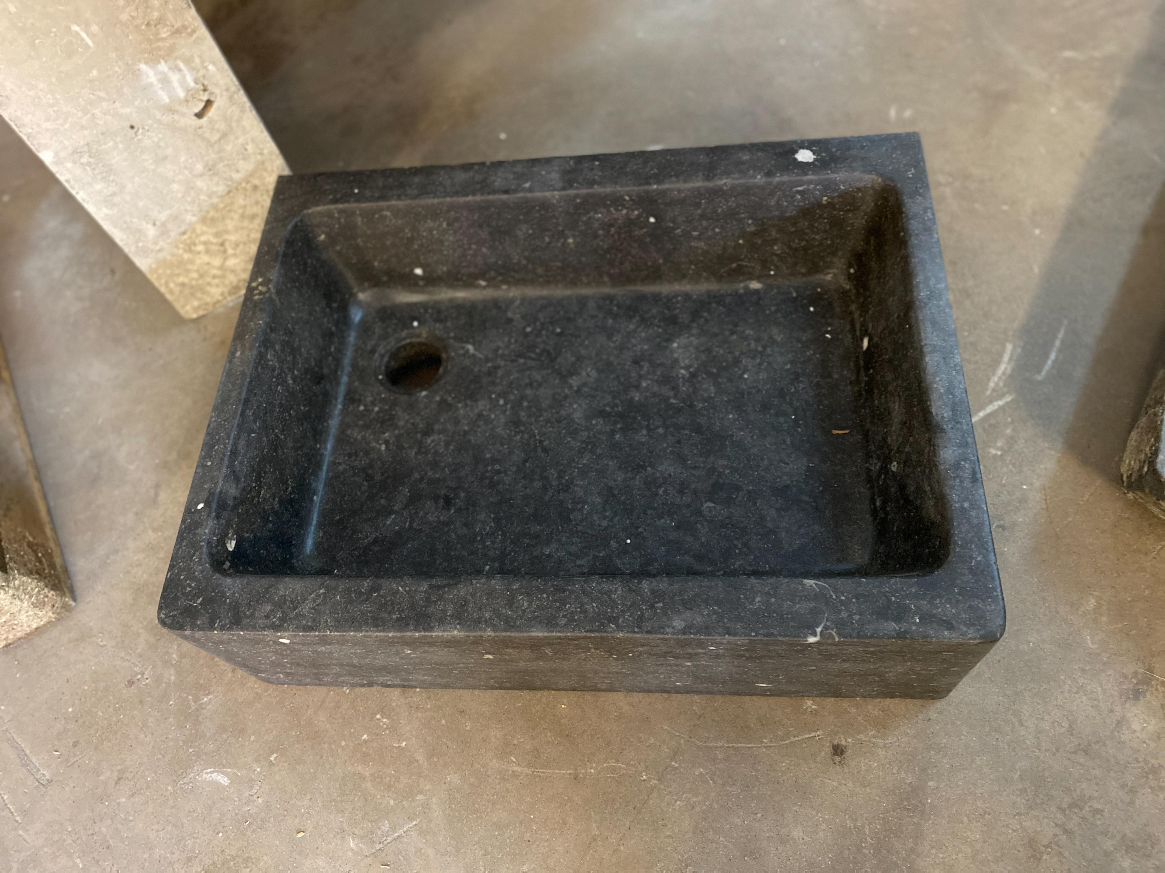 This rectangular bluestone sink originates from Belgium, circa 1850.

Measurements: 19.5