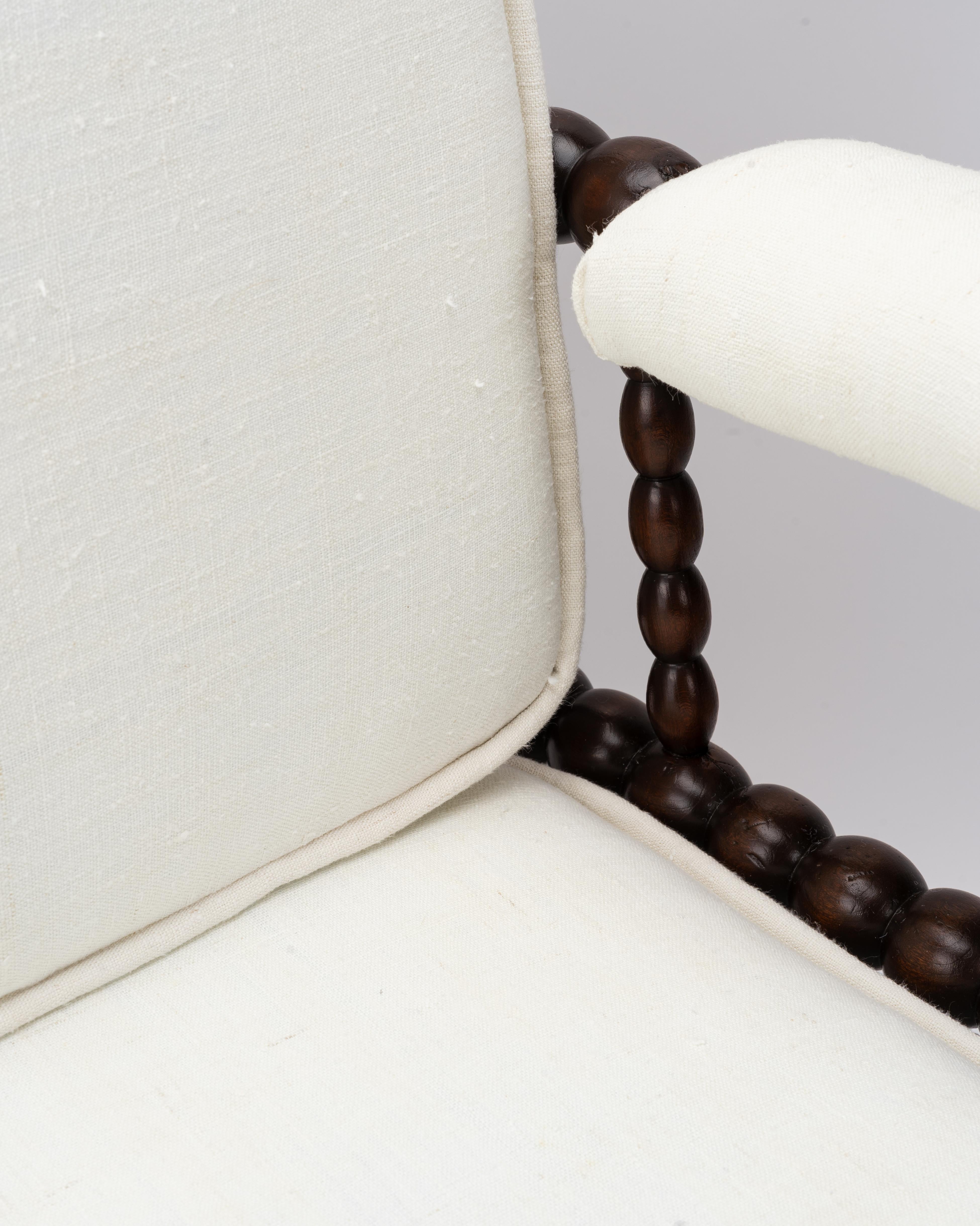 Fauteuil de salon Bobbin du 19ème siècle retapissé en lin français ancien en vente 3