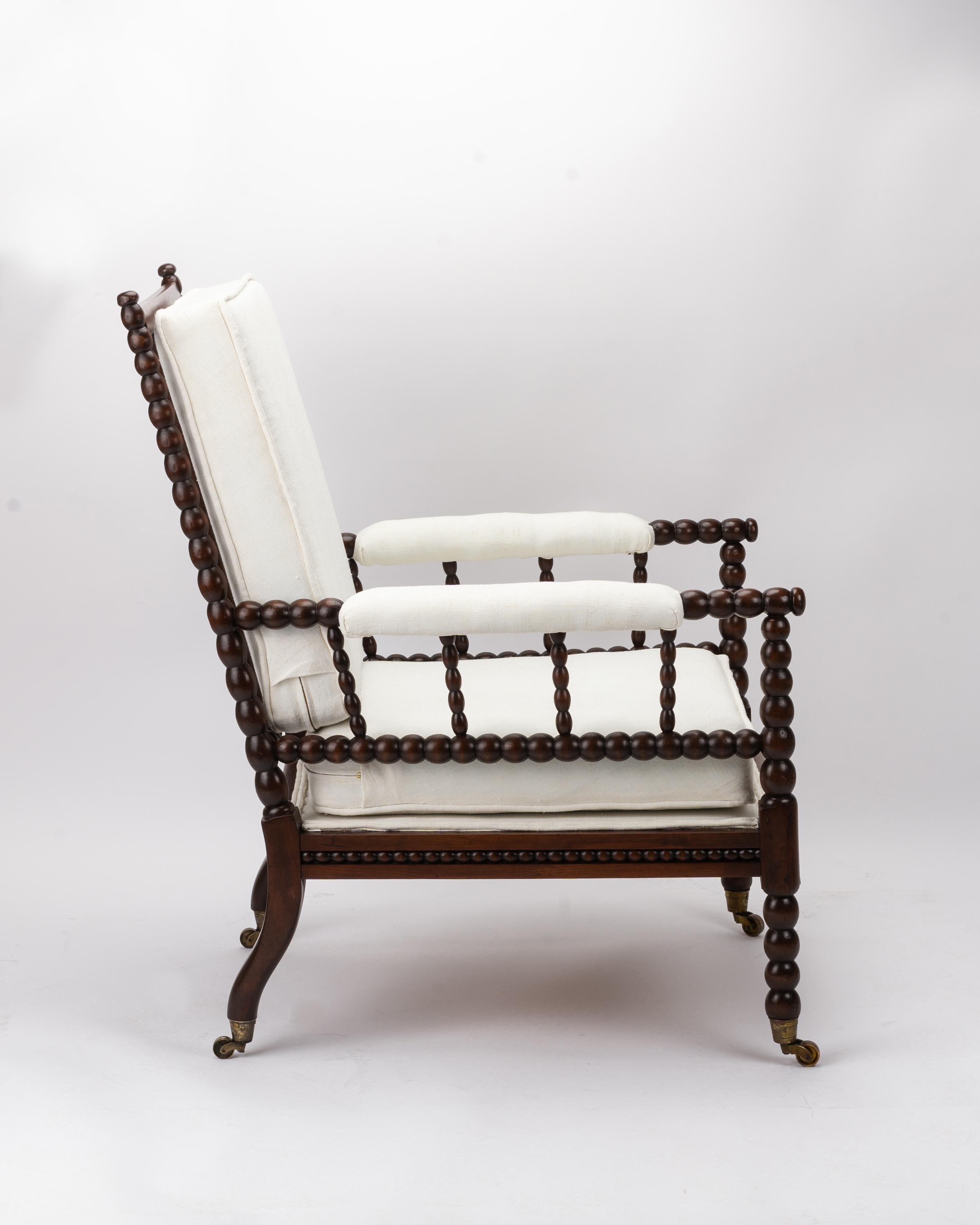 Fauteuil de salon Bobbin du 19ème siècle retapissé en lin français ancien en vente 5