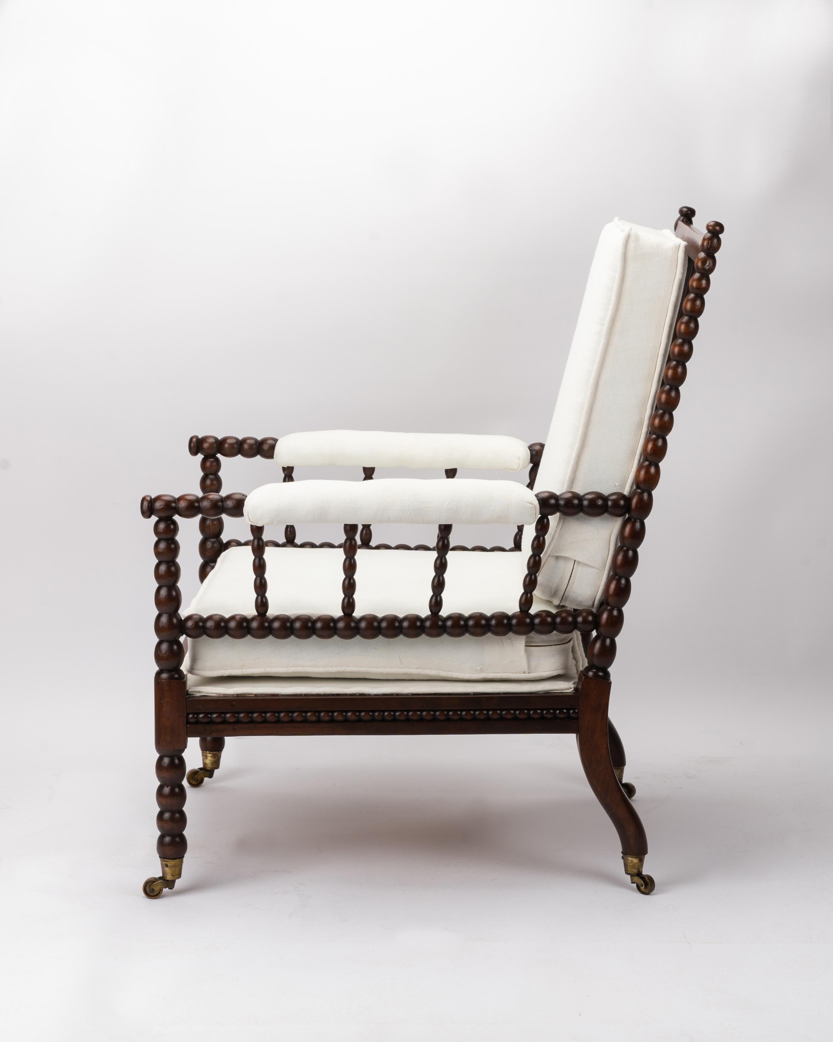 Fauteuil de salon Bobbin du 19ème siècle retapissé en lin français ancien en vente 8