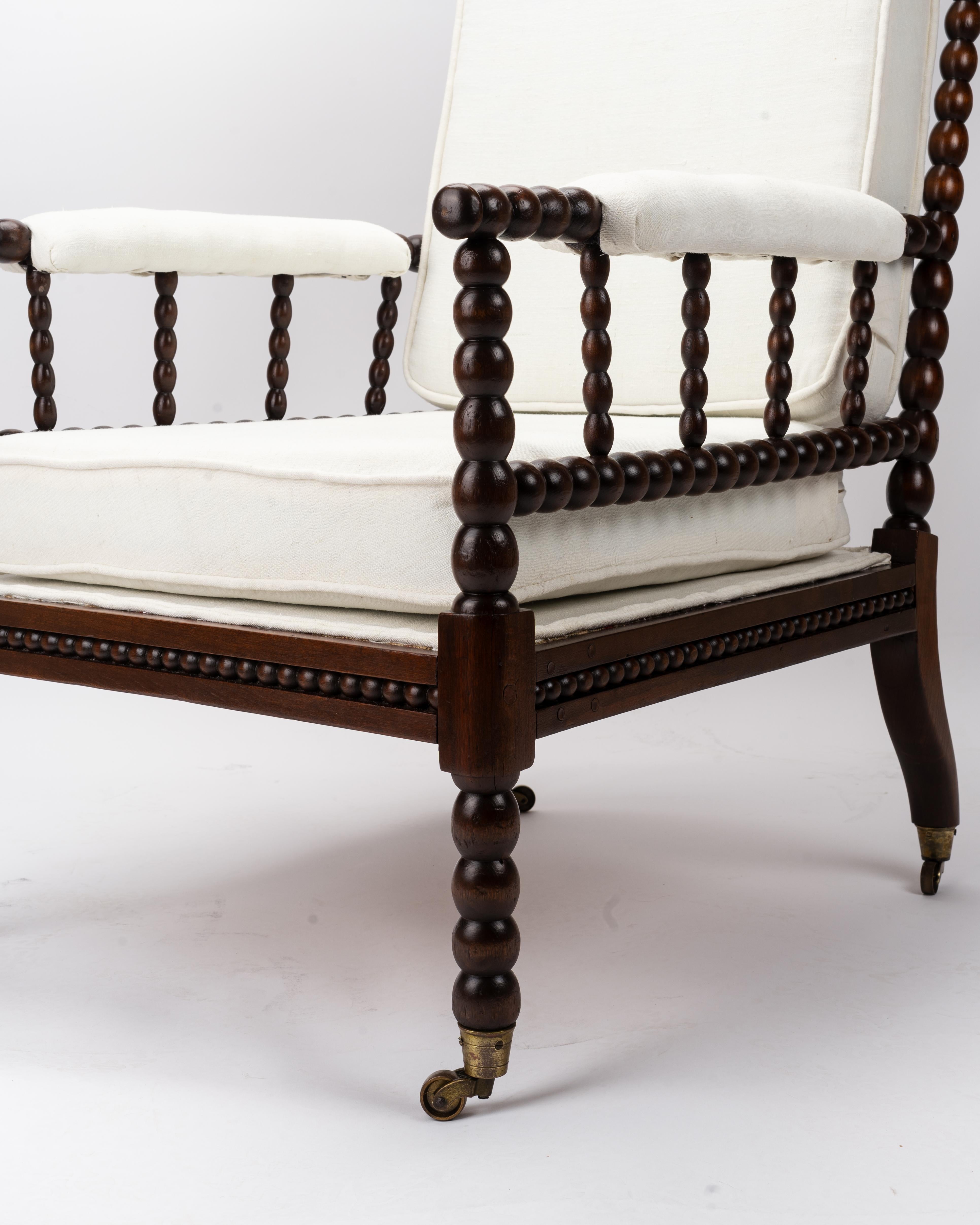 Fauteuil de salon Bobbin du 19ème siècle retapissé en lin français ancien en vente 10