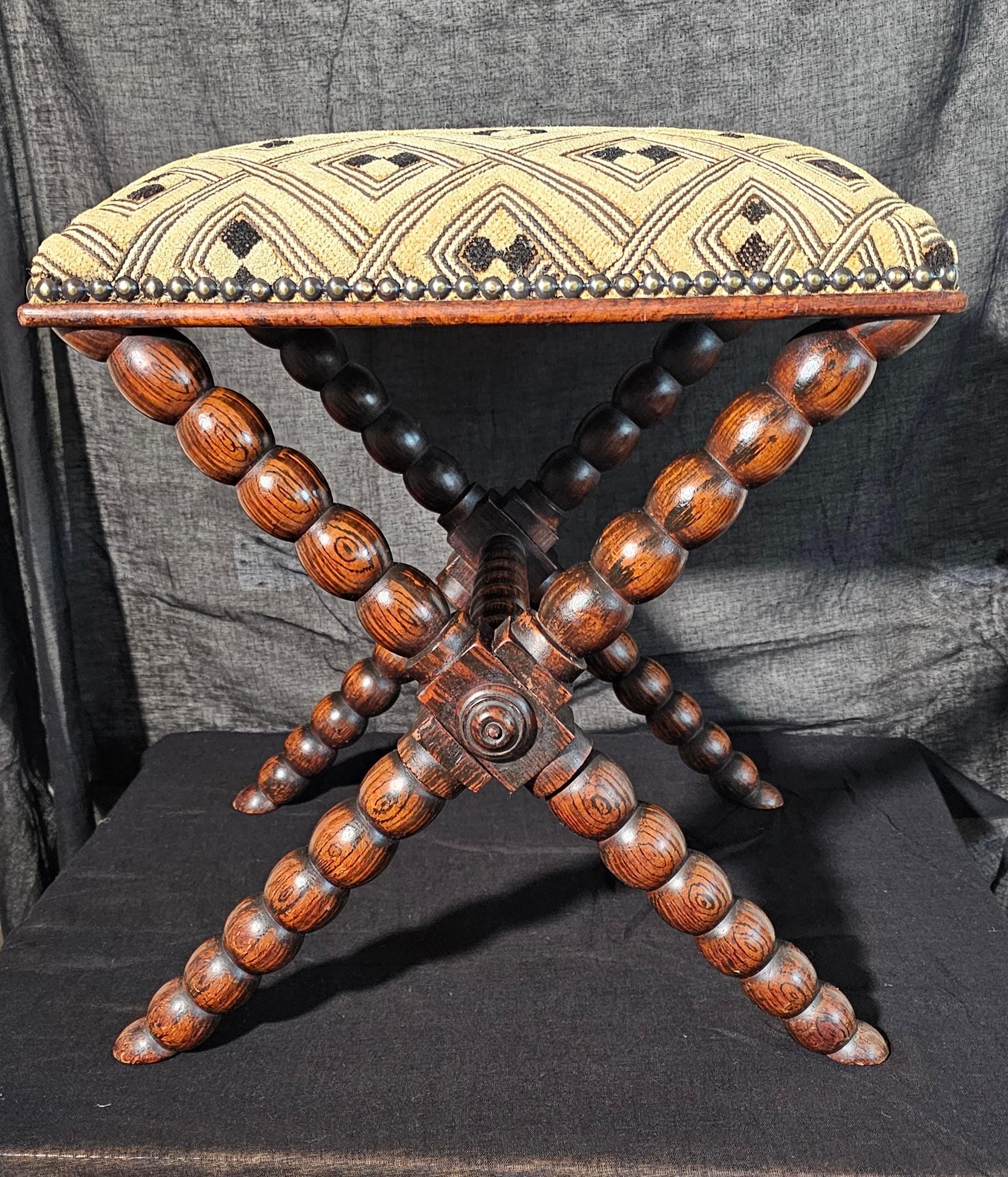 19th Century Bobbin Stool (Viktorianisch) im Angebot