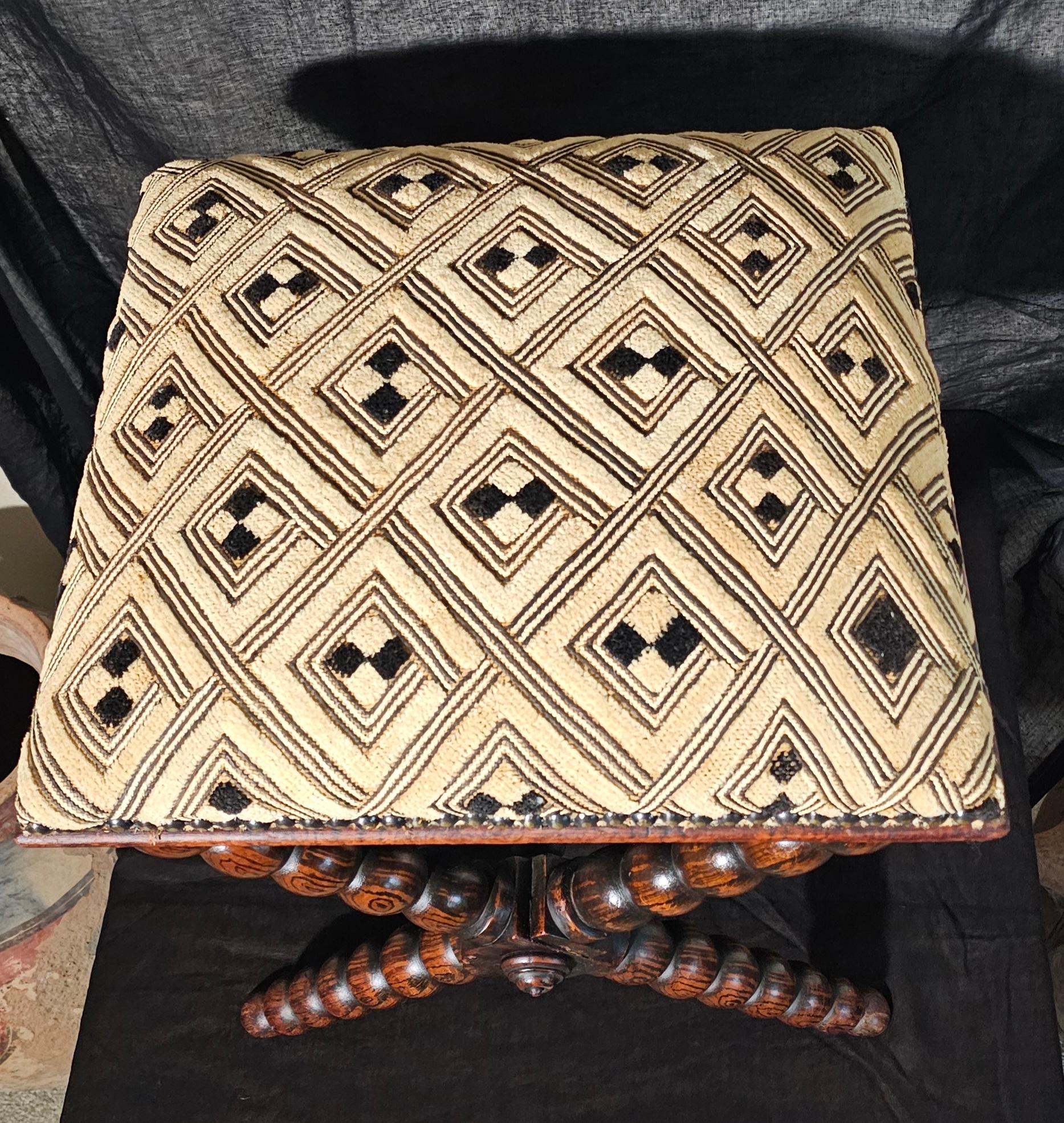 19th Century Bobbin Stool (Britisch) im Angebot