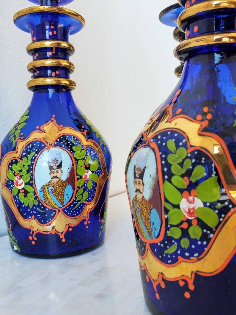 Verre d'art Carafe en verre d'art bohème du 19ème siècle, lot de trois en vente