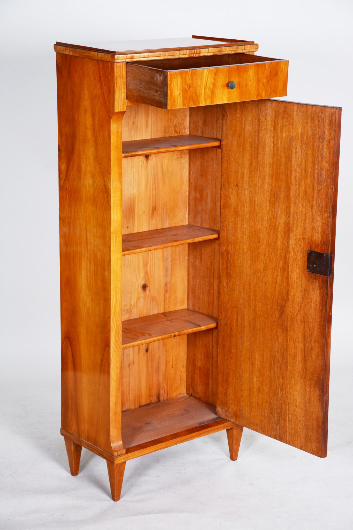 Legno Commode Vertiko Biedermeier ceco del XIX secolo, Ciliegio, anni '20 del XIX secolo in vendita