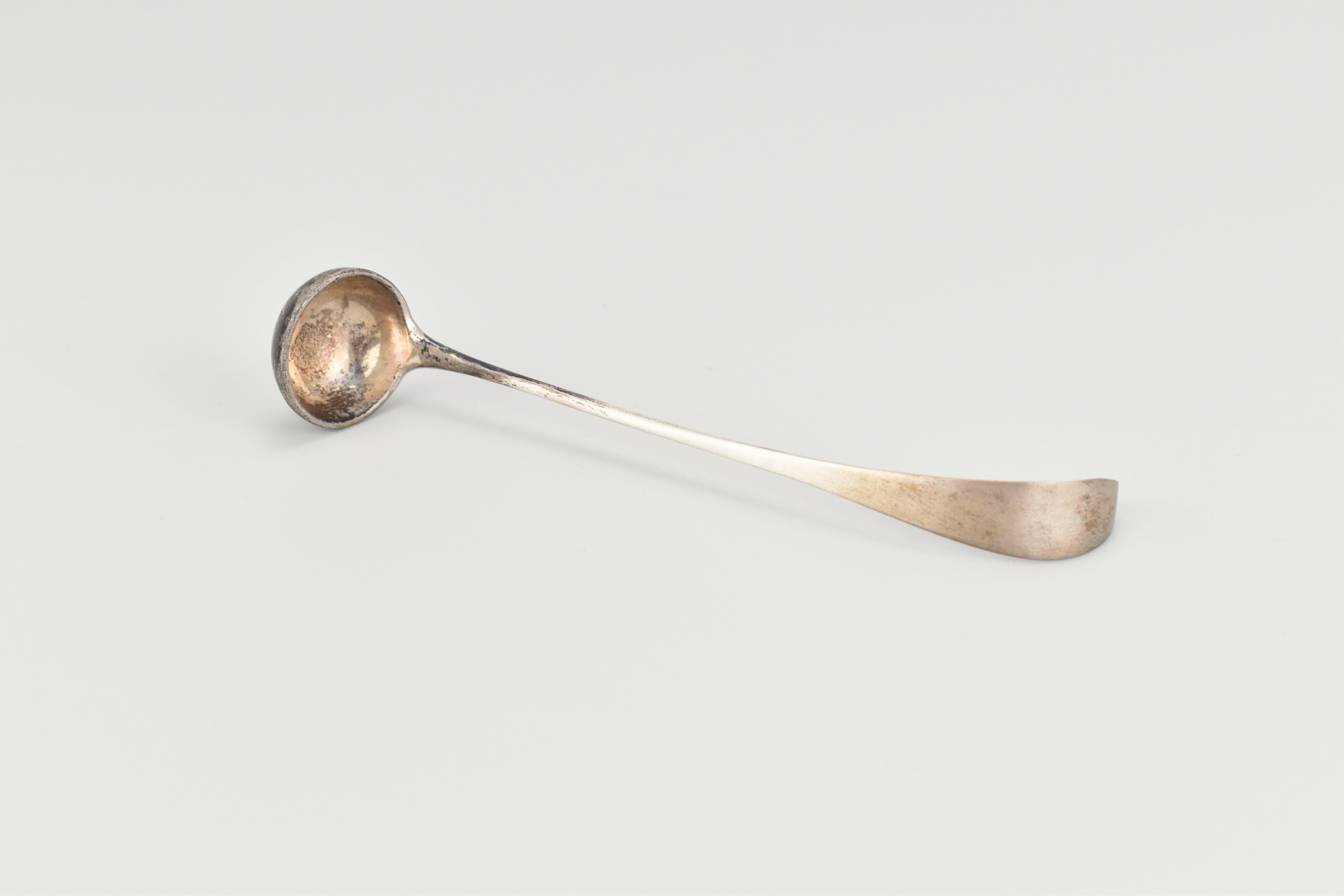 Set de burettes en verre recouvert de canneberges et en métal argenté du 19e siècle, Ménage en vente 3