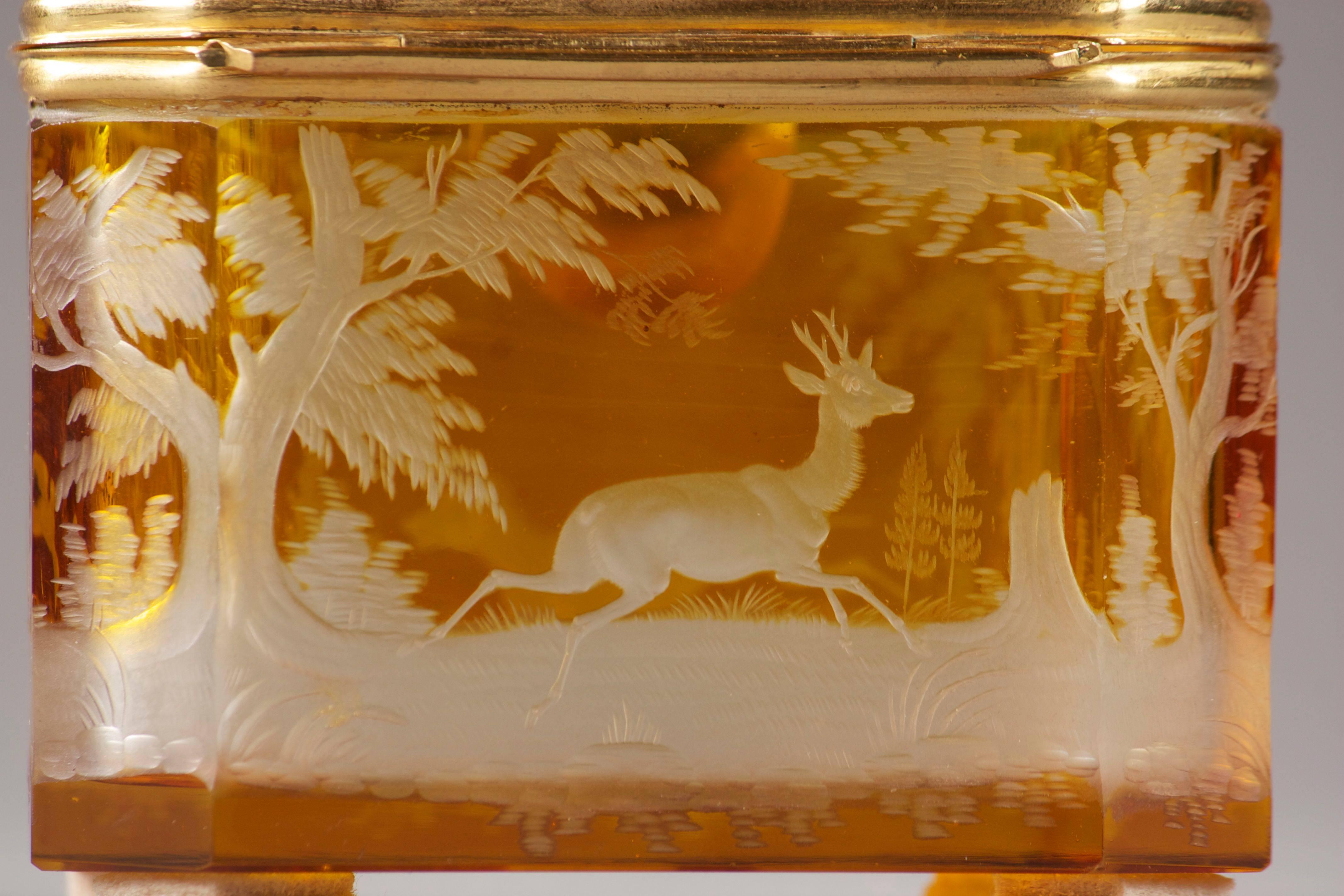Dorato Scatola per gioielli in cristallo di Boemia del XIX secolo in vendita