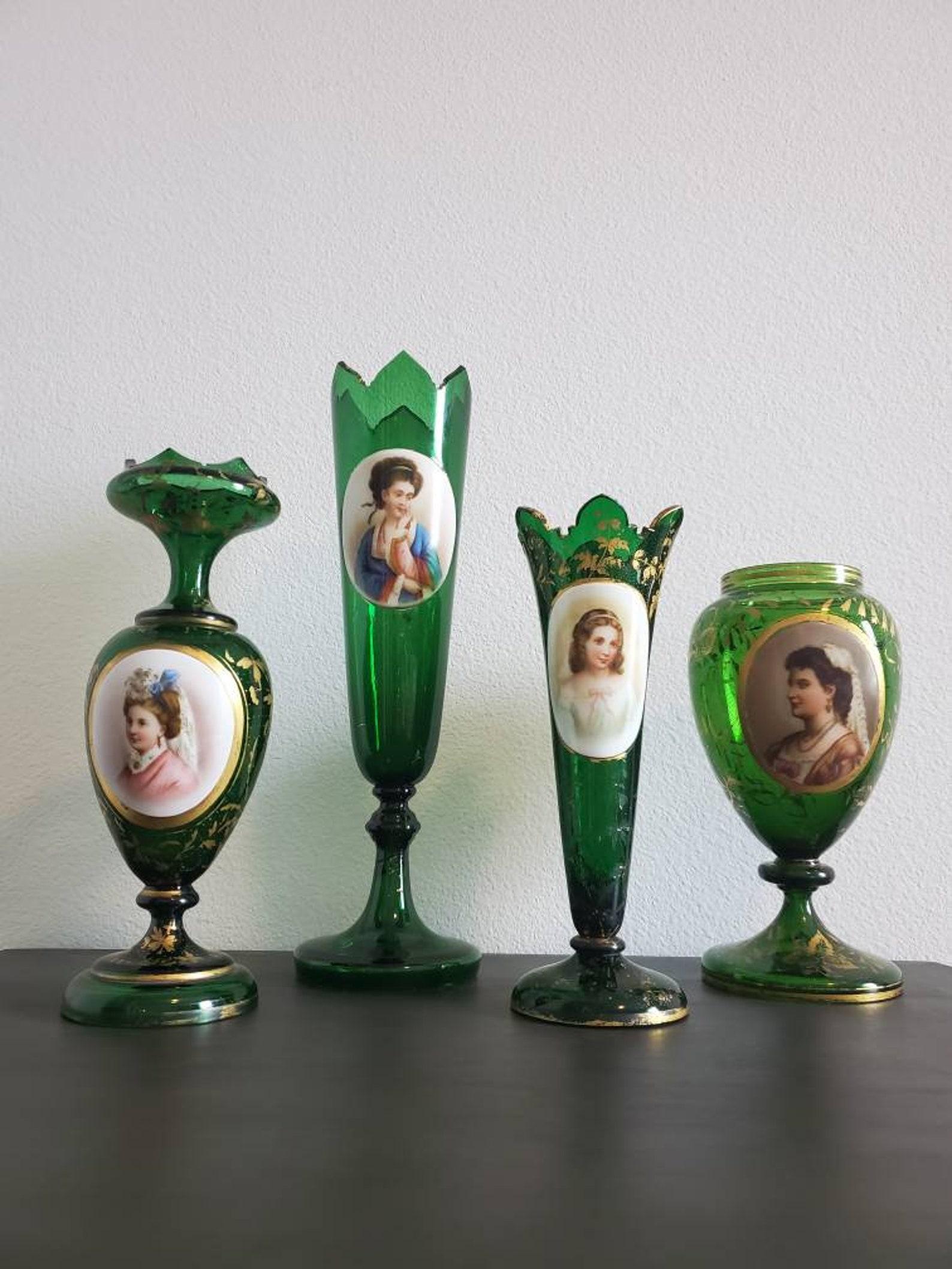 19th Century Bohemian Gilded Green Art Glass Tall Vase For Sale 6