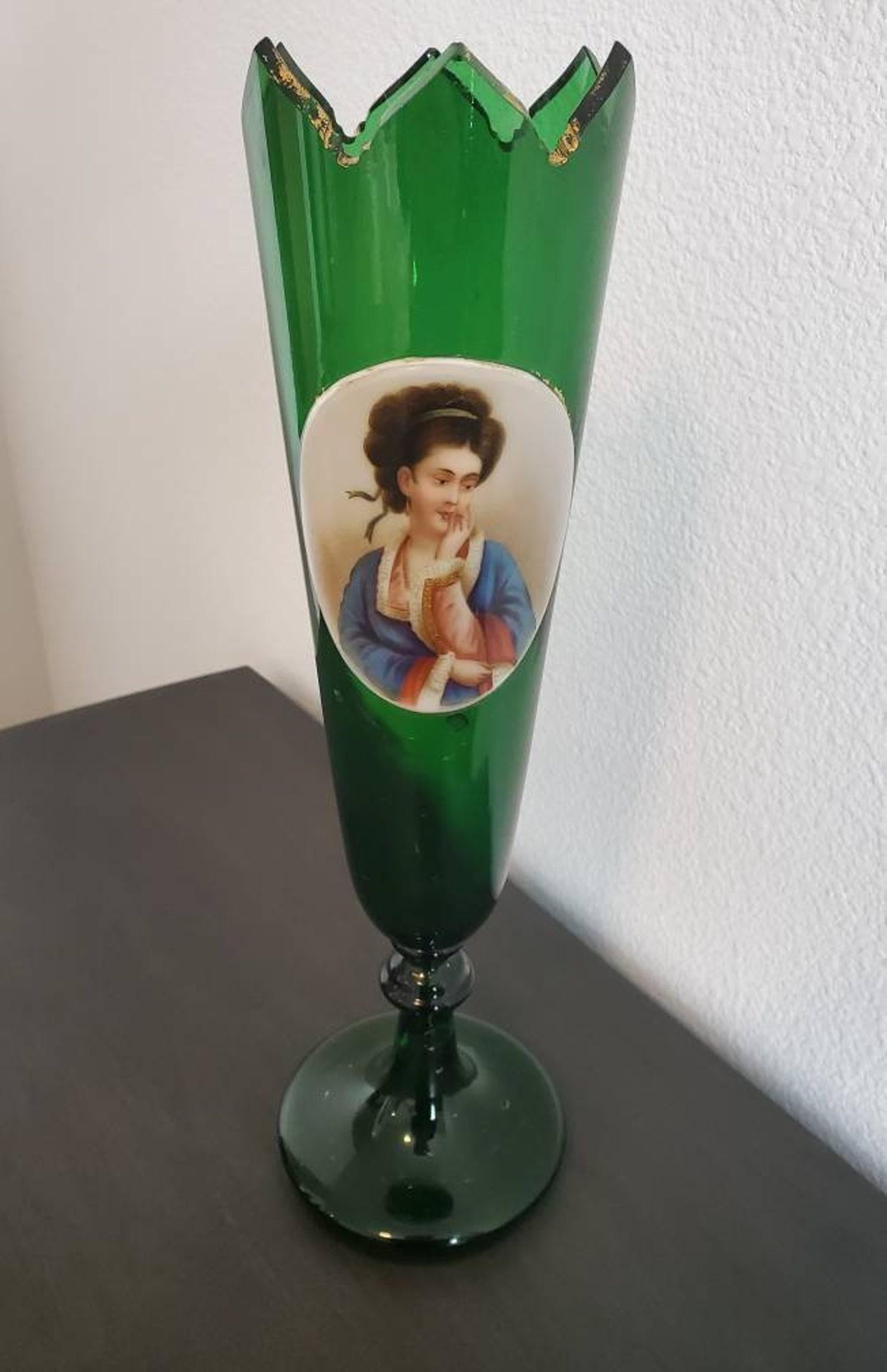 A very fine quality antique Bohemian parcel-gilt emerald green art glass portrait vase attributed to luxury glassware icon, Moser Glassworks (1857-present).

Hand blown and painted in Bohemia (present day Czech Republic) in the late 19th century.