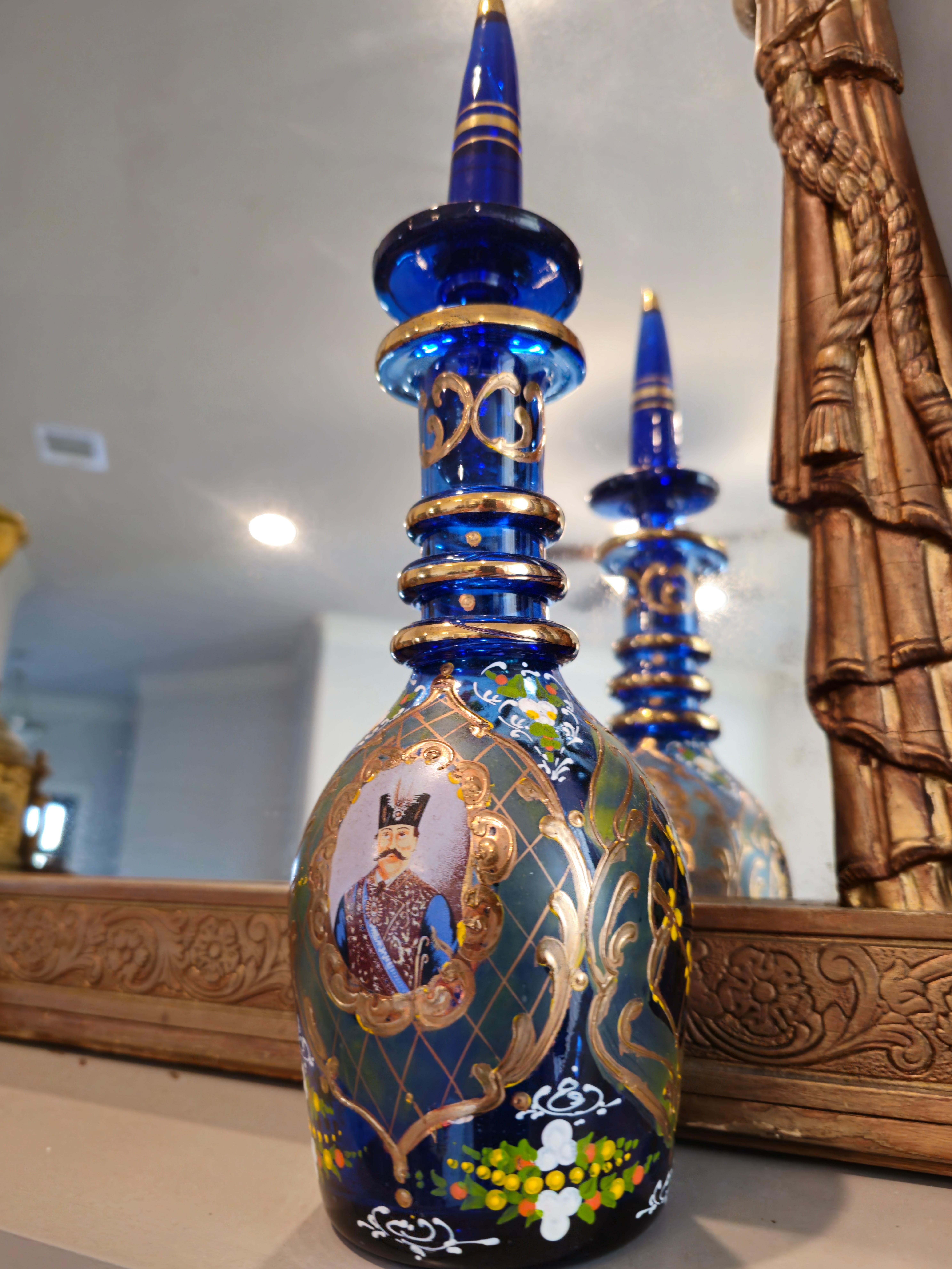 XIXe siècle Carafes en verre doré Qajar émaillé du marché persan de Bohème du 19ème siècle en vente