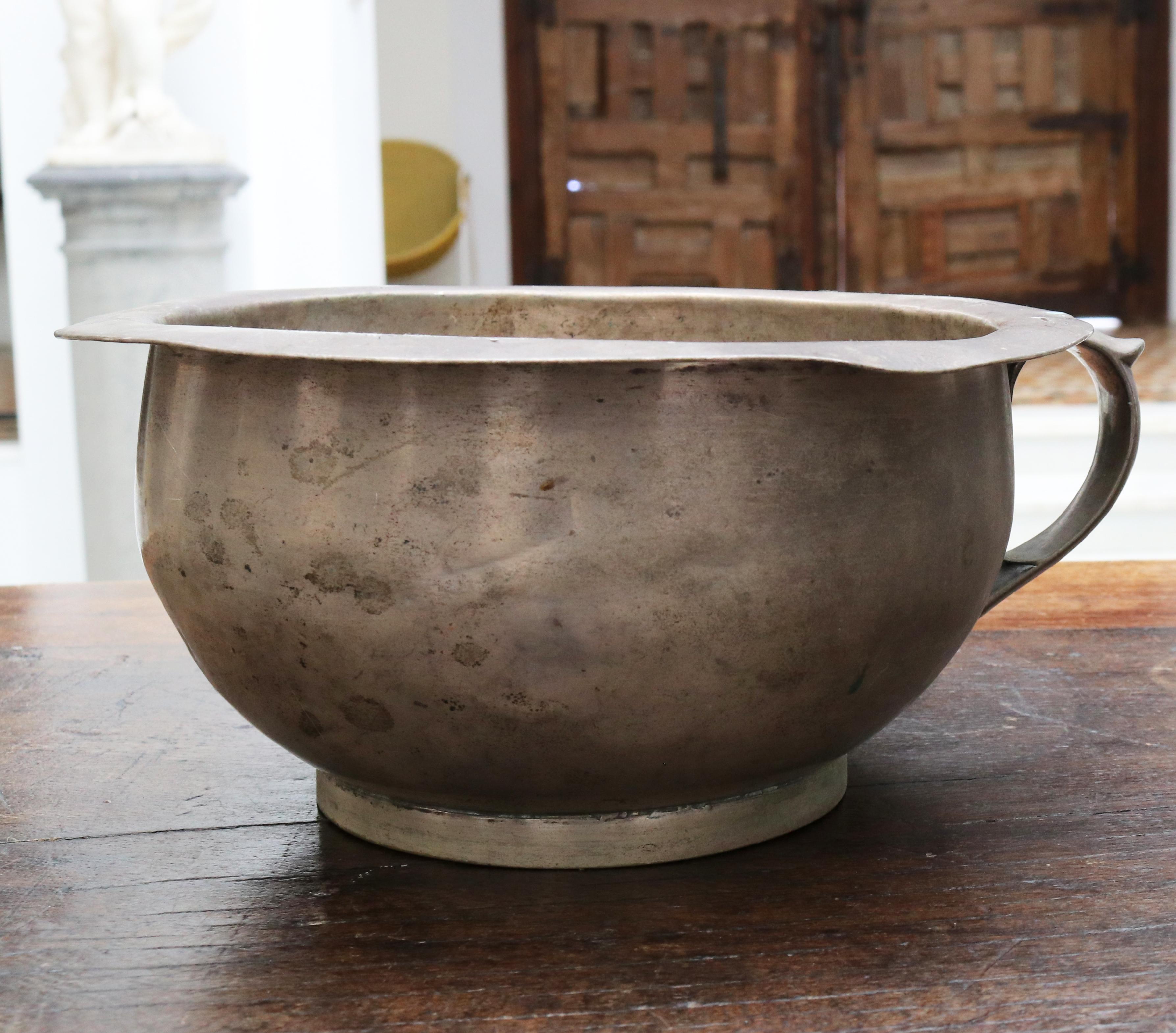 19th century Bolivian colonial silver urinal with handle and an engraved signature on the base.

Total silver by weight: 1123 g.
 