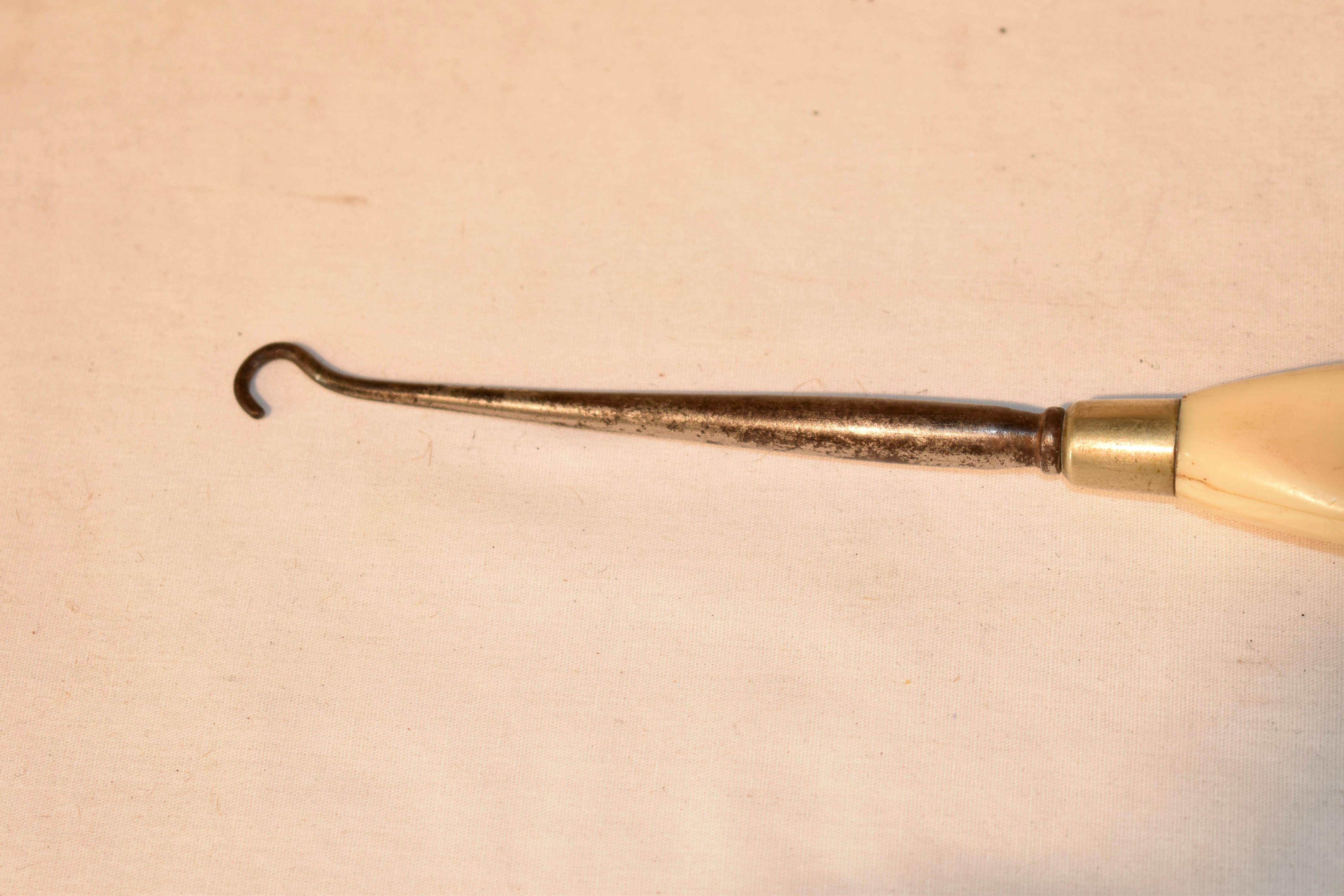 Inglese Horn in osso del XIX secolo con gancio a bottone in vendita