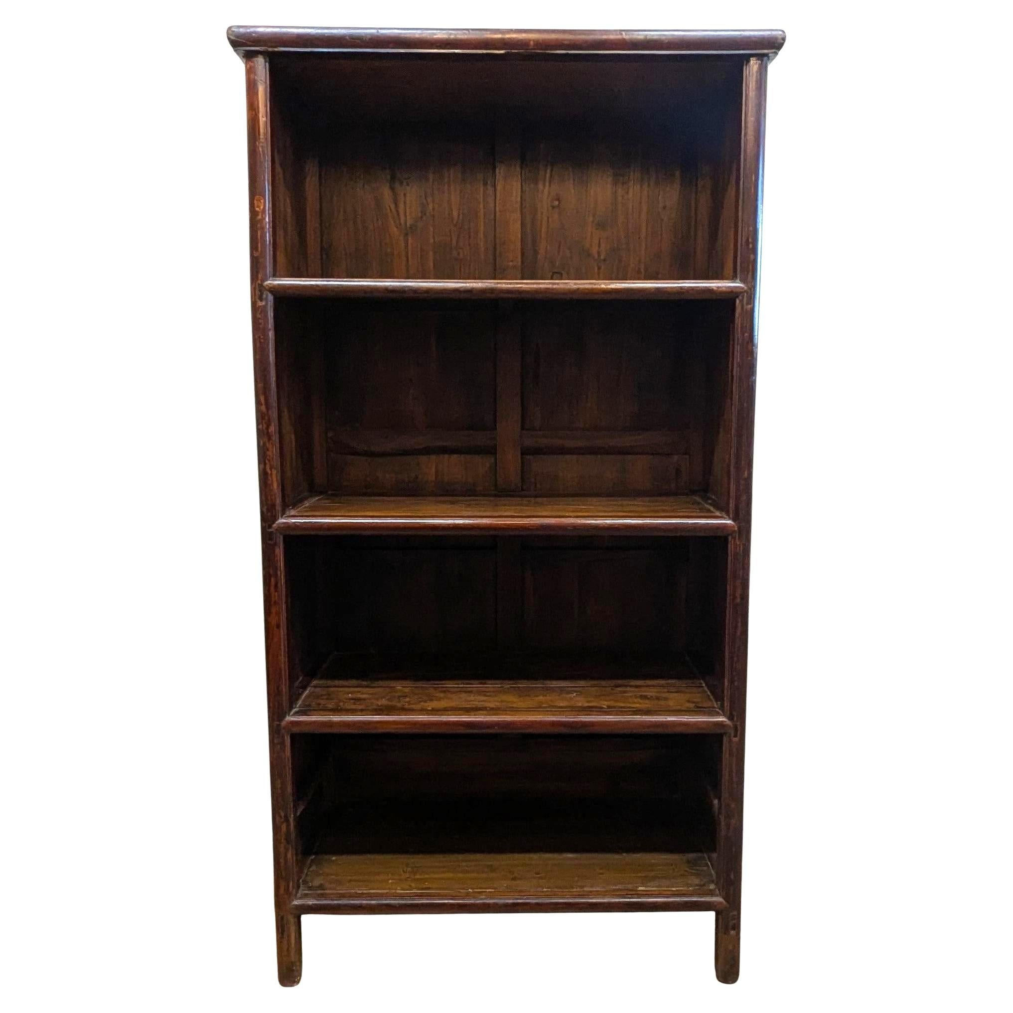 19. Jahrhundert Bücherregal Runde Ecke Vitrine Shanxi.  Wunderschönes rundes Eck-Bücherregal, Vitrine, Gelehrtenregal.  Diese Vitrine hat eine offene Fassade mit vier großen, geräumigen Fächern für Bücher aller Größen, Sammlungen von Objekten oder