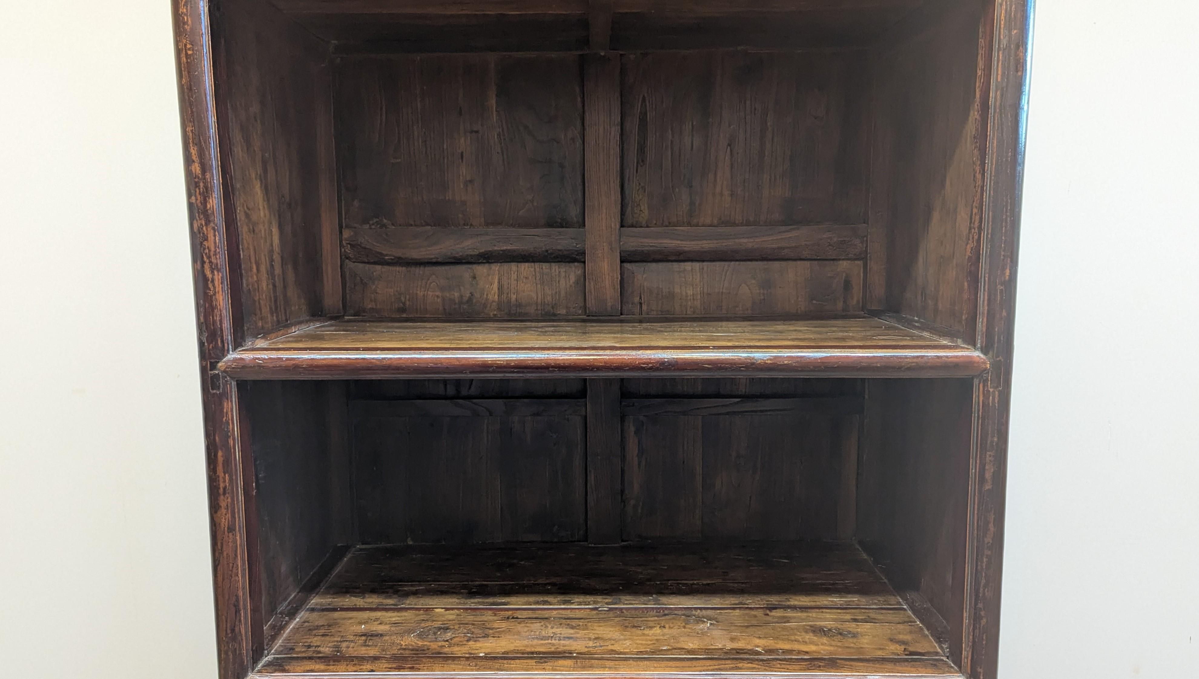 19. Jahrhundert Bücherschrank (Ulmenholz) im Angebot