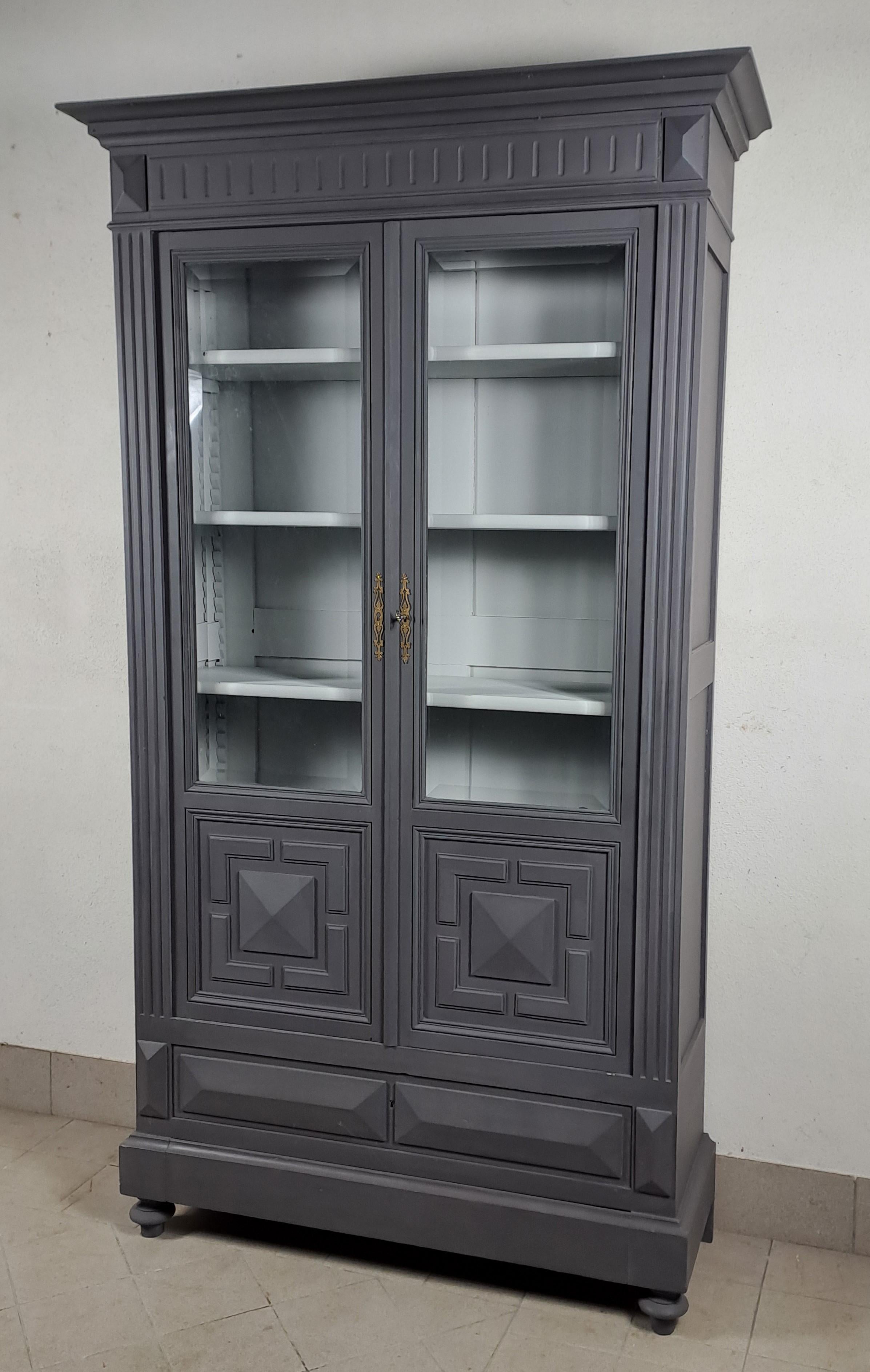 Laccato Libreria del XIX secolo in Wood laccato grigio in vendita