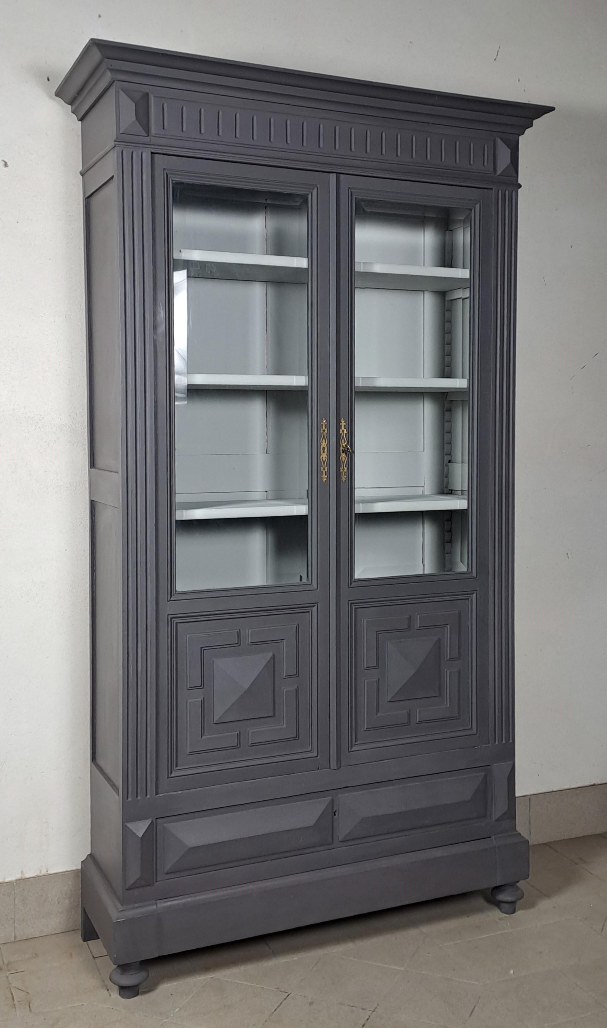 Libreria del XIX secolo in Wood laccato grigio in vendita 1