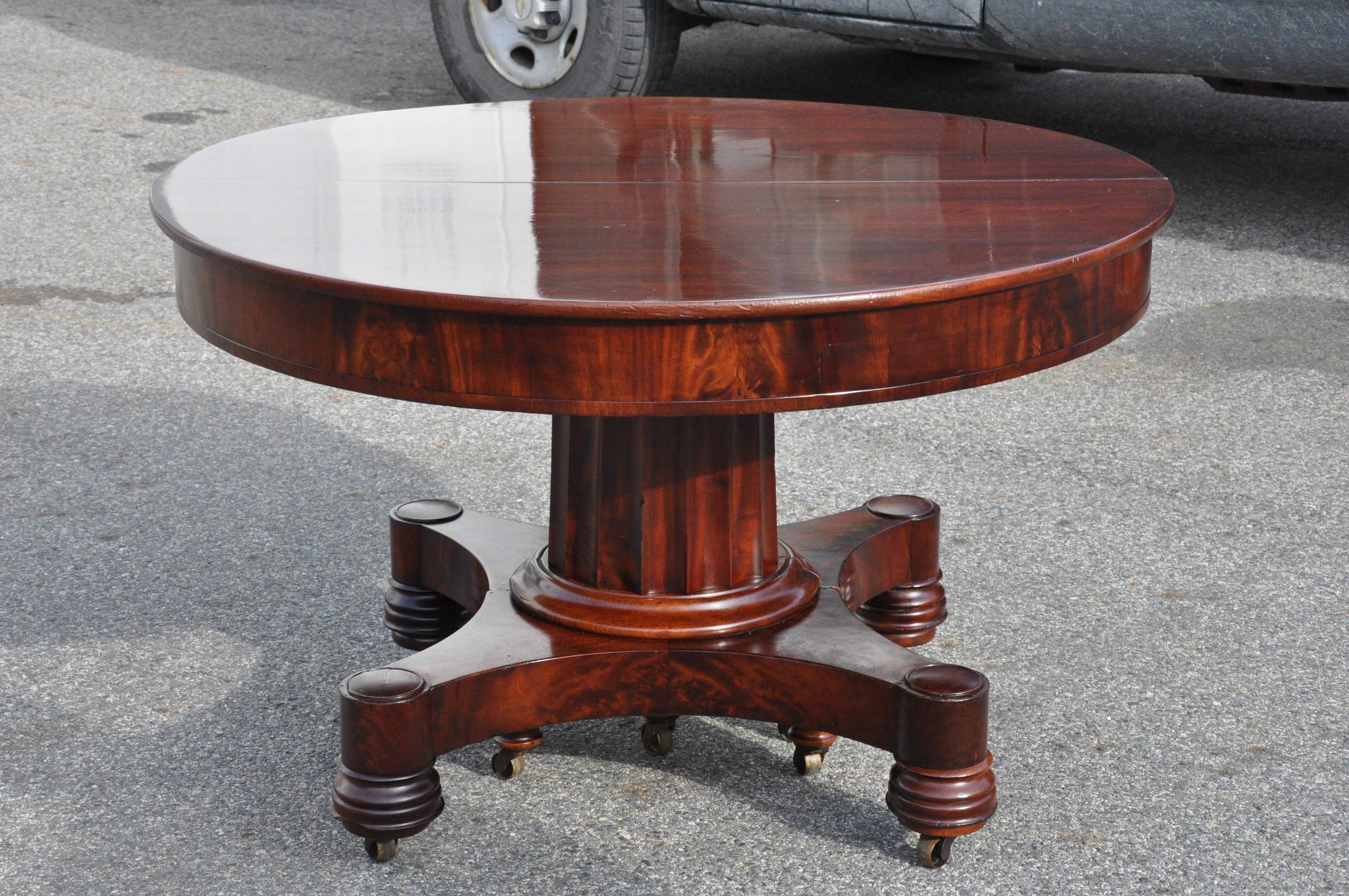 Mahogany 19th Century Boston Late Federal Round Expandable Dining Table by Briggs
