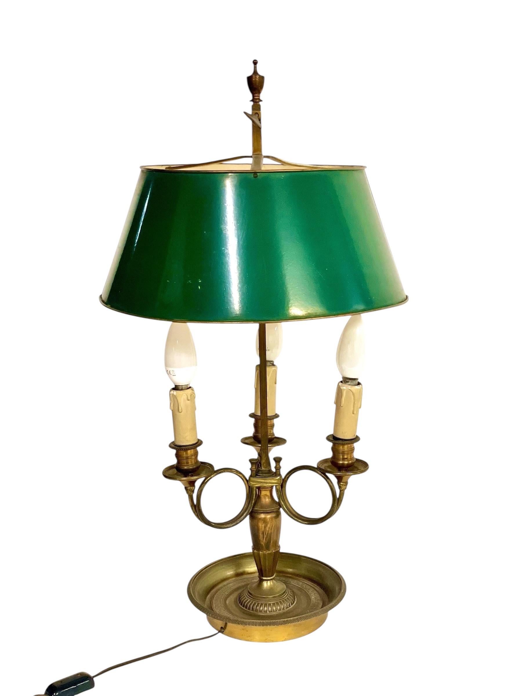Lámpara Bouillotte del Siglo XIX con Pantalla de Tole Verde y Base de Bronce Napoleón III en venta