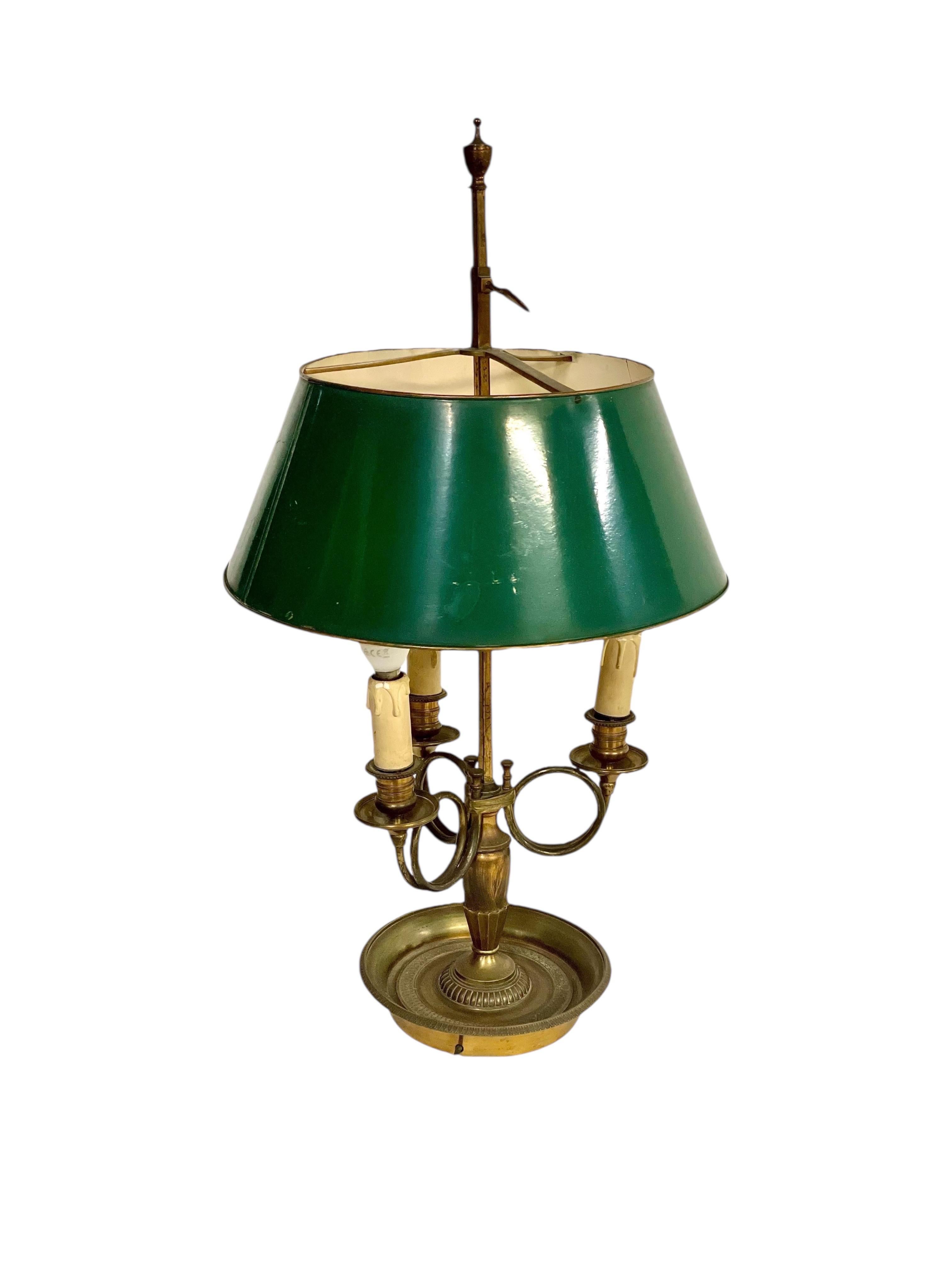 Lámpara Bouillotte del Siglo XIX con Pantalla de Tole Verde y Base de Bronce Francés en venta