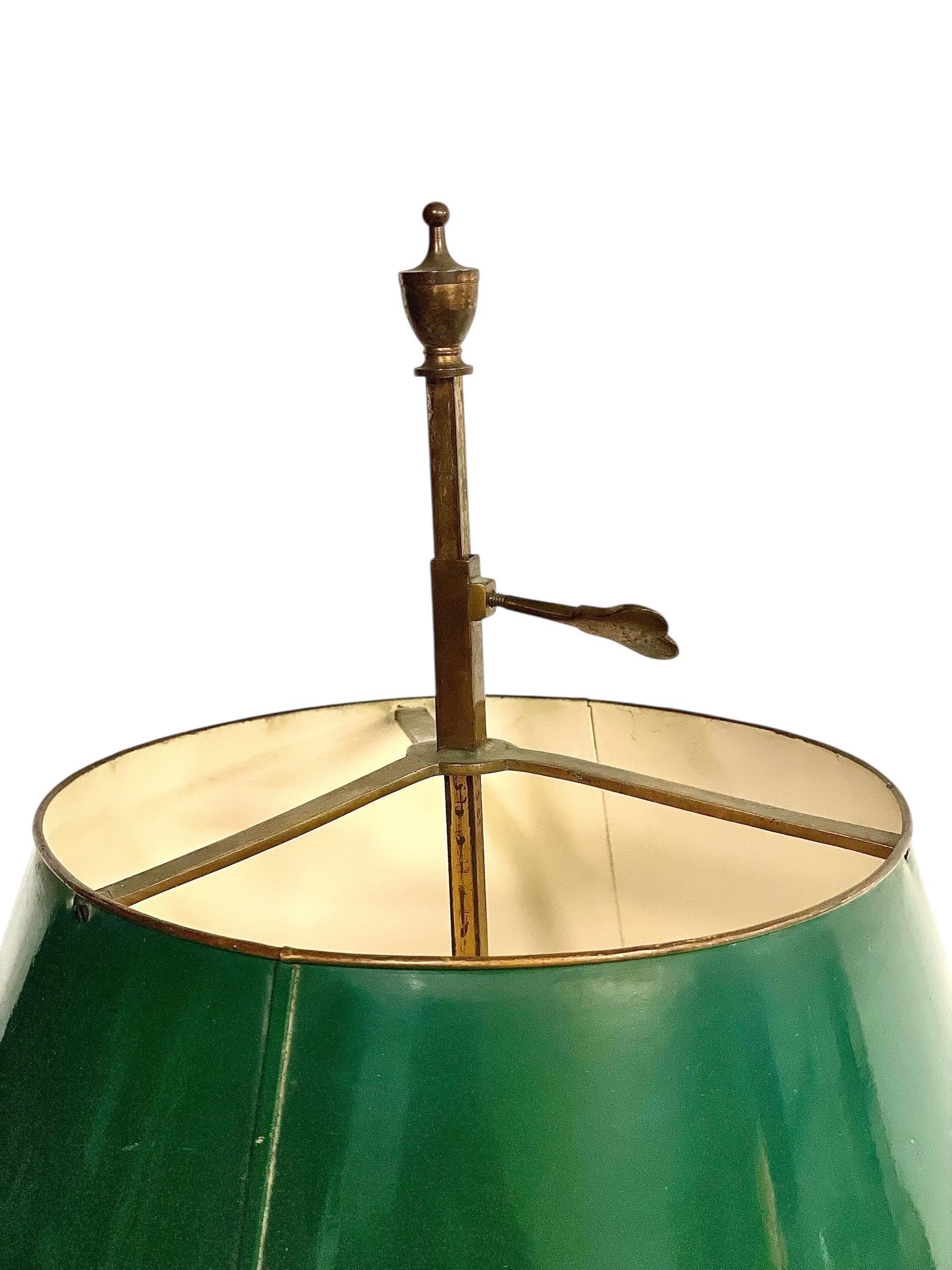 Lámpara Bouillotte del Siglo XIX con Pantalla de Tole Verde y Base de Bronce en Bueno estado para la venta en LA CIOTAT, FR
