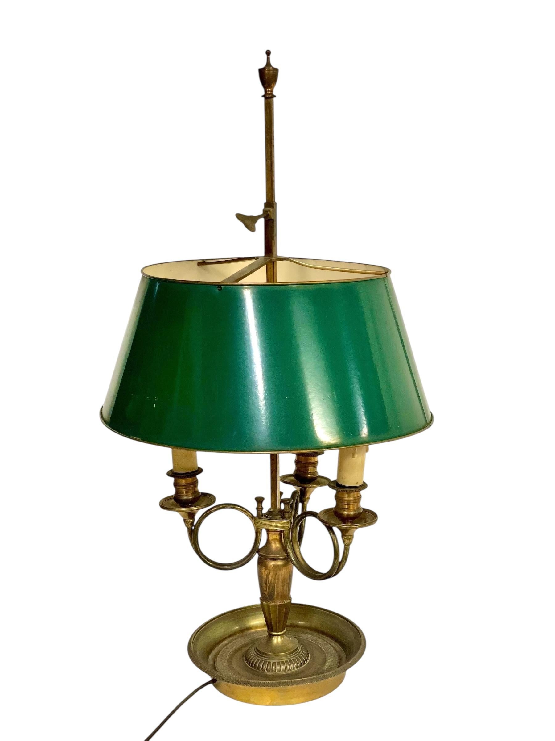 Lámpara Bouillotte del Siglo XIX con Pantalla de Tole Verde y Base de Bronce siglo XIX en venta