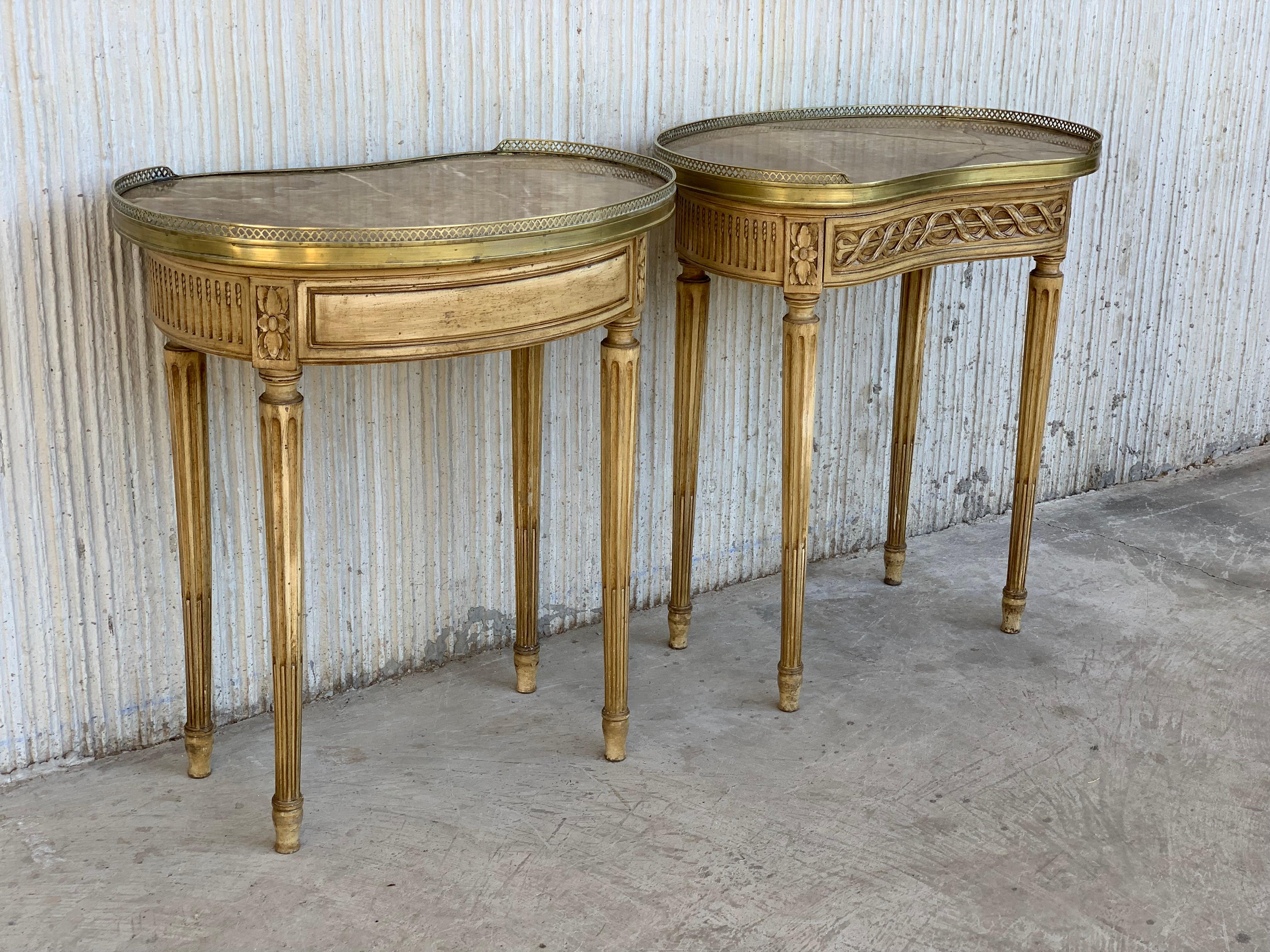 19th Century Bouillotte Louis XVI Style, Kidney Shaped Bronze & Pine Side Table In Good Condition In Miami, FL