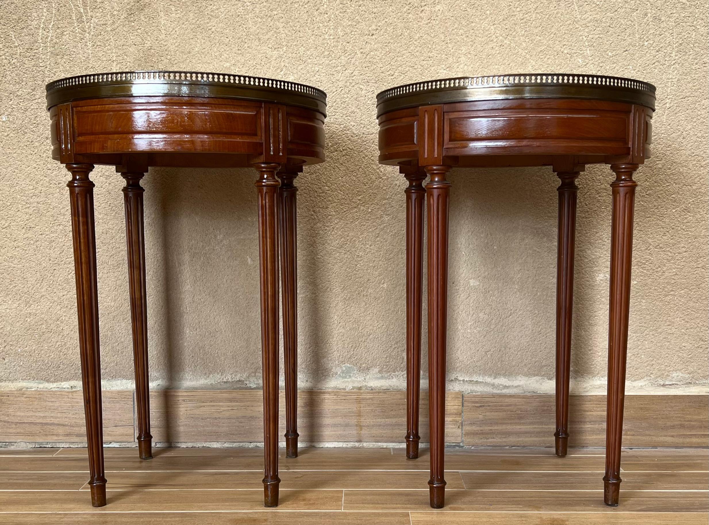 19th Century Bouillotte Louis XVI Style, Kidney Shaped Side Tables or Nightstand In Good Condition In Miami, FL