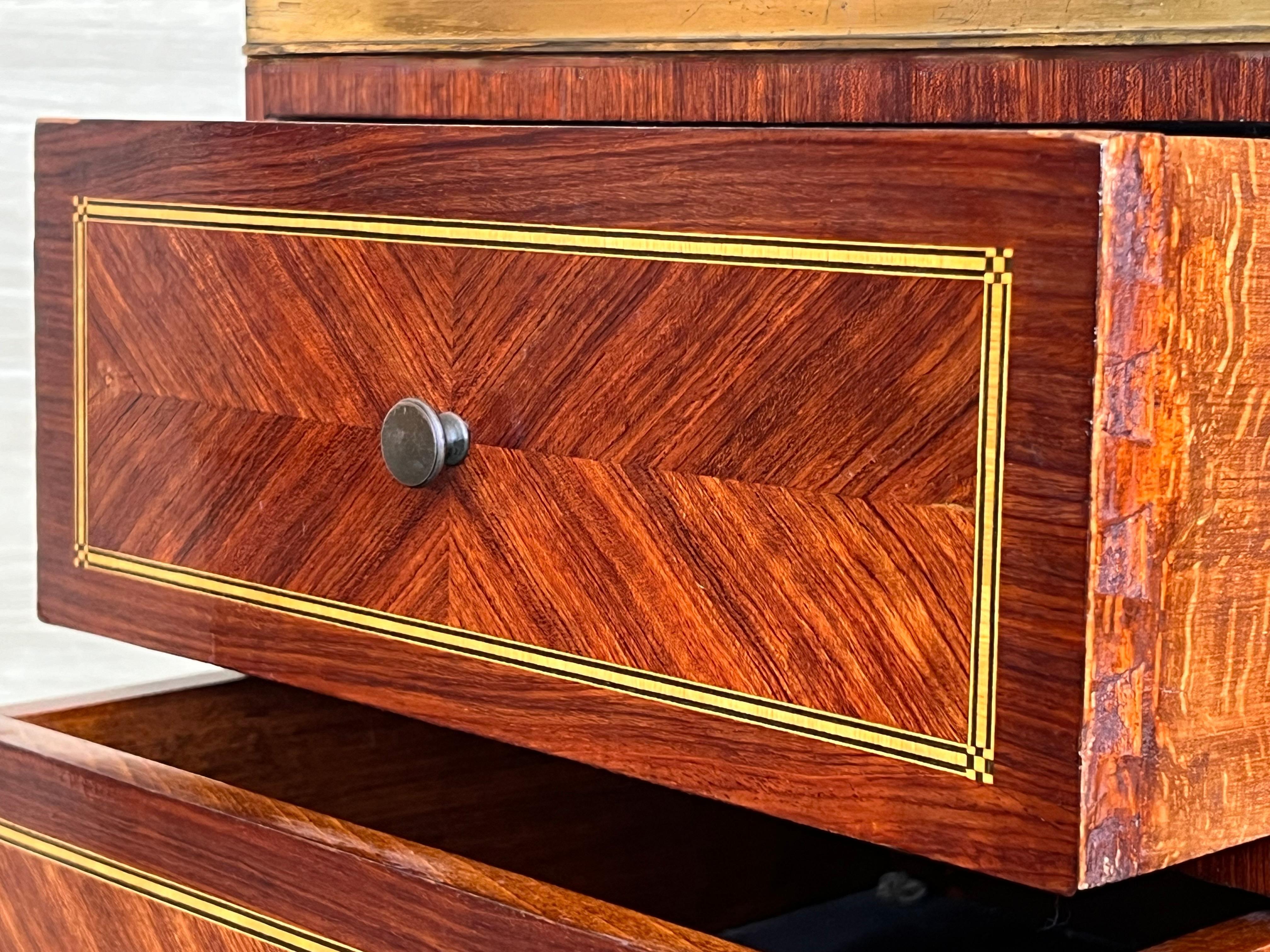 Nachttische aus Bouillotte im Louis-XVI-Stil des 19. Jahrhunderts mit Intarsien und Bronze im Angebot 6