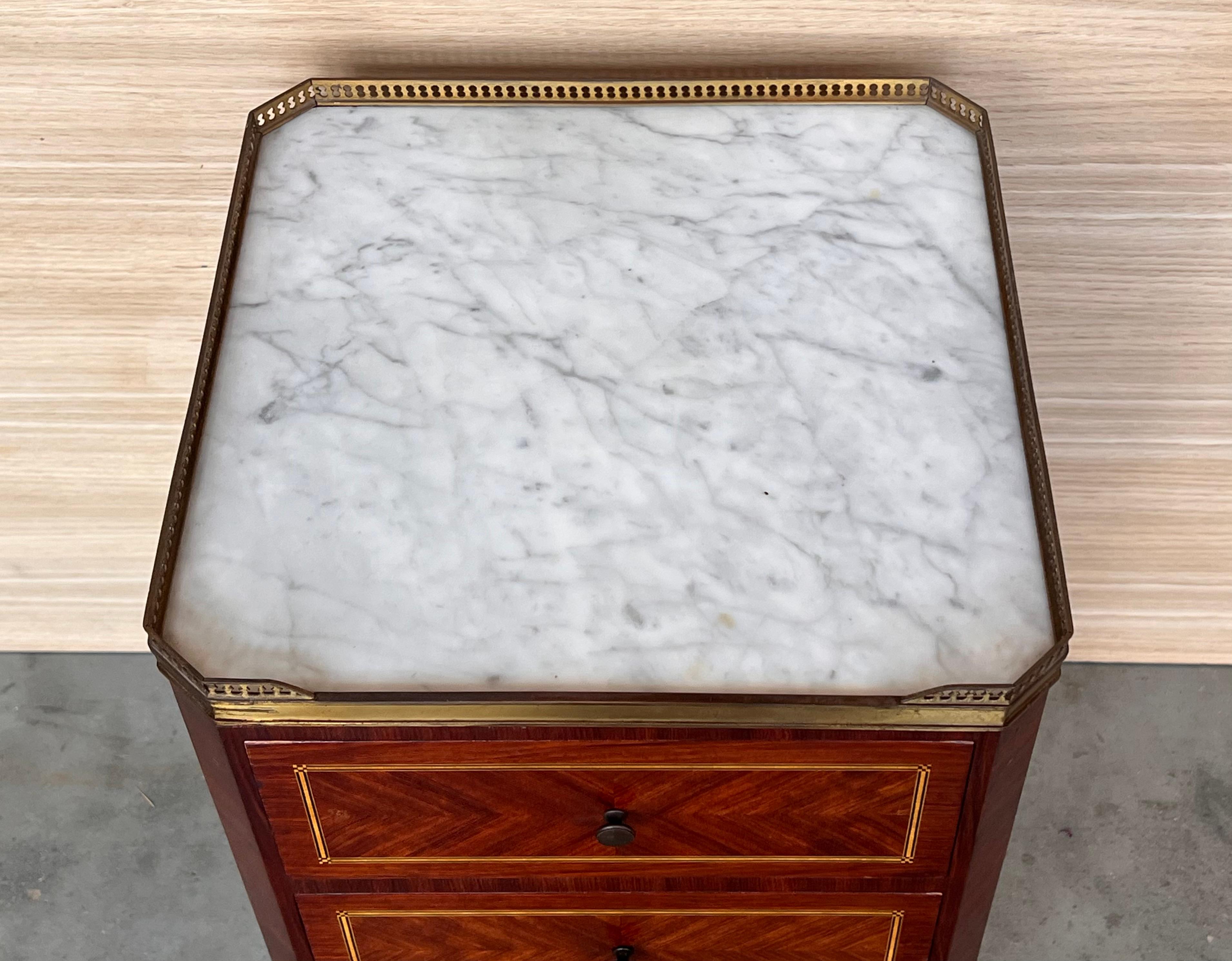 Nachttische aus Bouillotte im Louis-XVI-Stil des 19. Jahrhunderts mit Intarsien und Bronze im Angebot 3