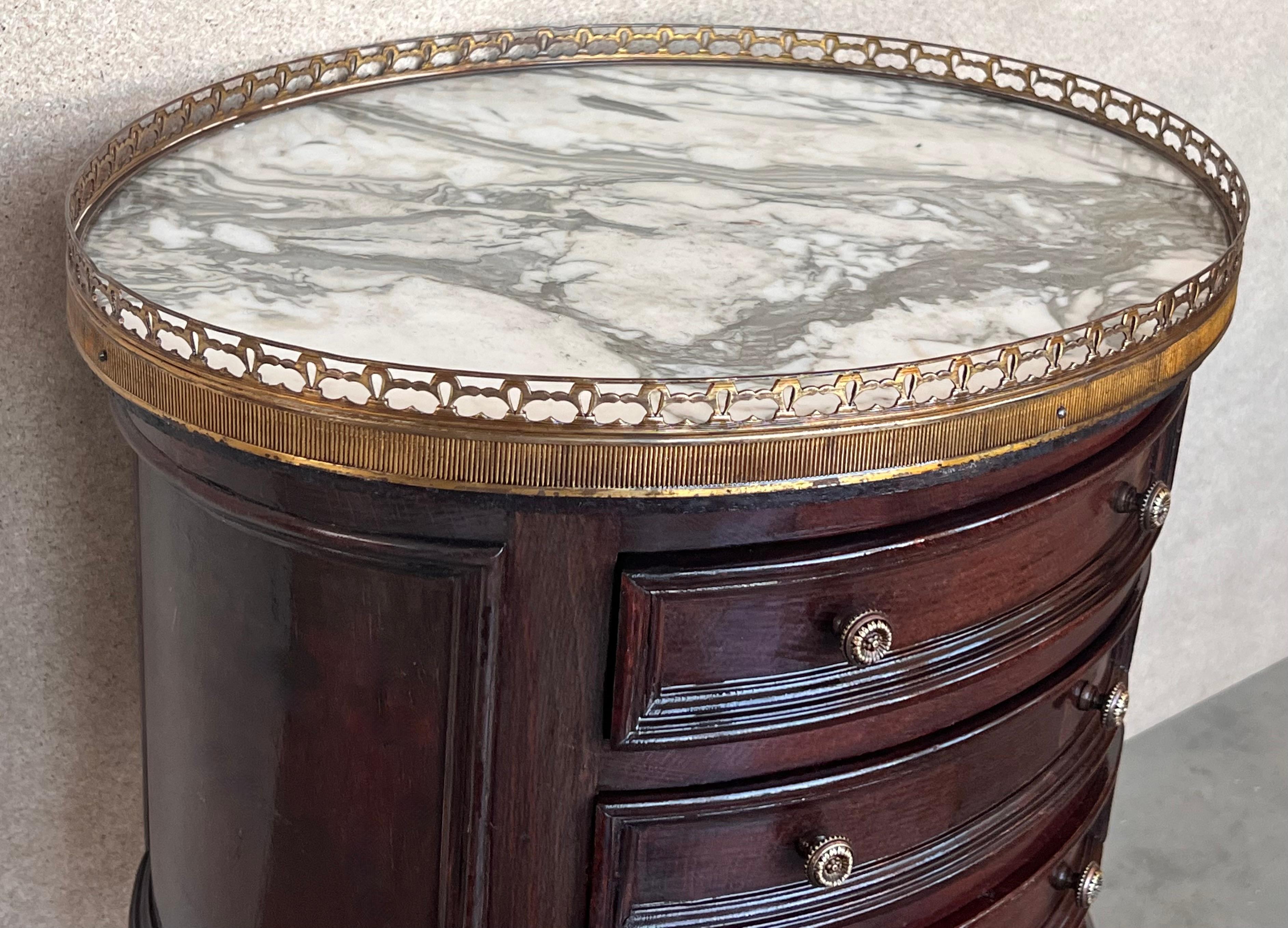 Ovaler Bouillotte-Tisch aus Bronze und Mahagoni im Louis-XVI-Stil des 19. Jahrhunderts im Angebot 4