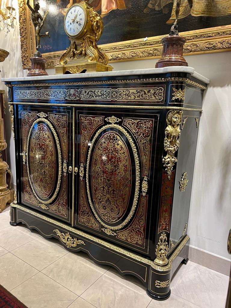 This rare buffet 'd'appui', crafted in the exquisite Boulle marquetry style, dates back to the Napoleon III era in the 19th century. Executed with the same precision as Charles-André Boulle during his time, this piece pays homage to the renowned