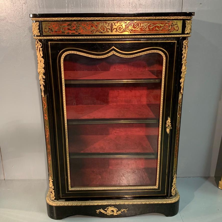 Fantastic quality 19th century black lacquered, boulle work and brass inlaid pier cabinet or bookcase in lovely original condition.
The combination of the original boulle work with brass inlaid, brass mounts and the black lacquer make this a very
