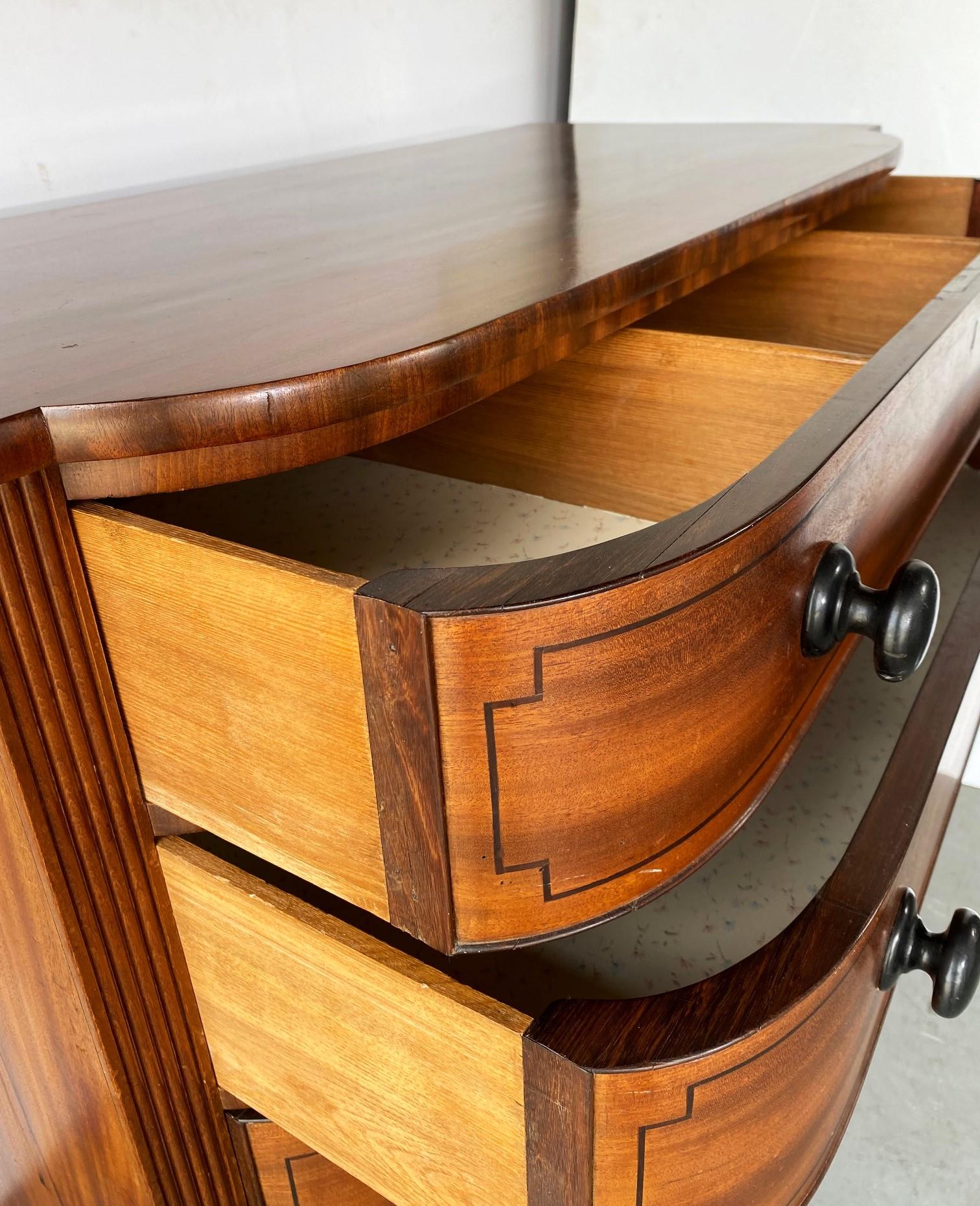 An English bow front chest of drawers in mahogany. Original ebony drawer pulls. Ebony string inlays to the drawer fronts, circa1840. Original ebony drawer pulls.