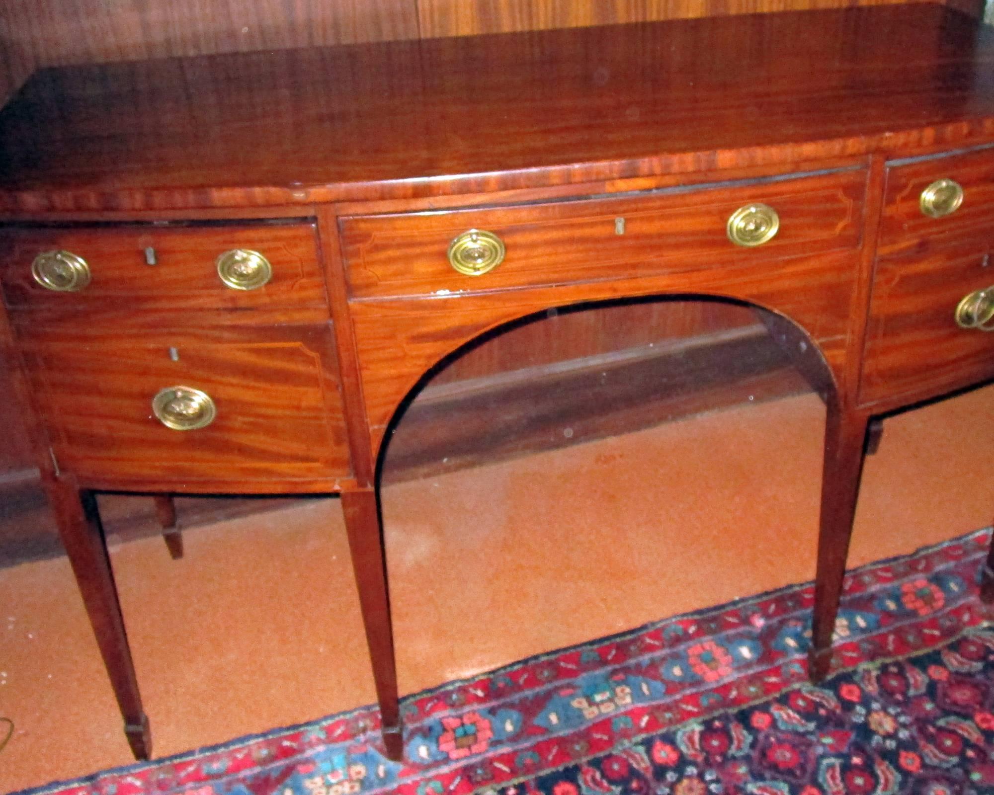 19th century Bow Front Hepplewhite Mahogany Sideboard For Sale 3