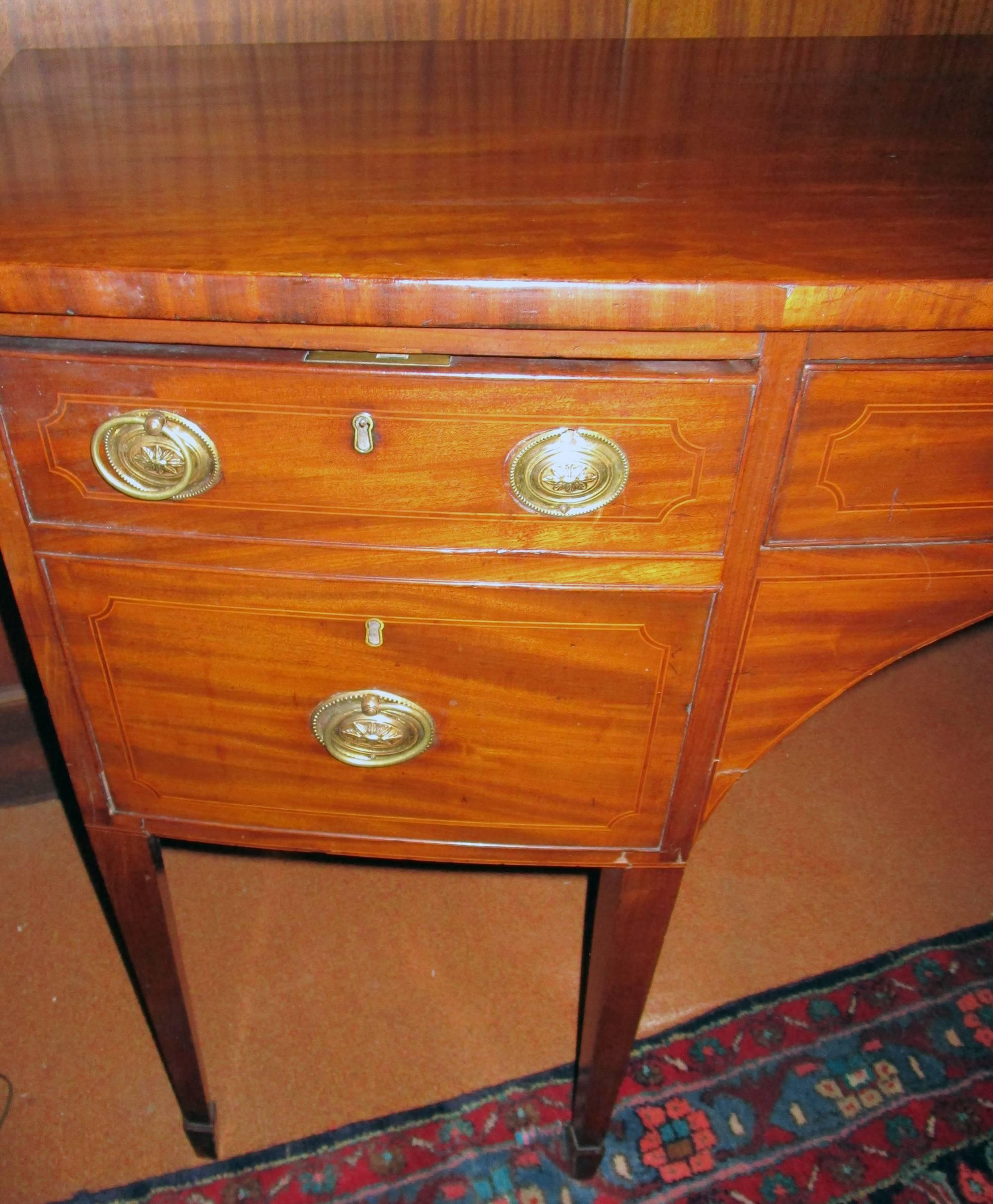 19th century Bow Front Hepplewhite Mahogany Sideboard In Good Condition For Sale In Savannah, GA