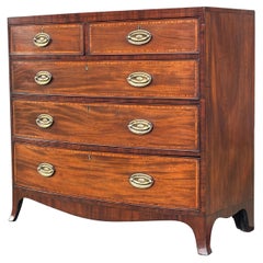 Commode en marqueterie à façade arquée du 19e siècle