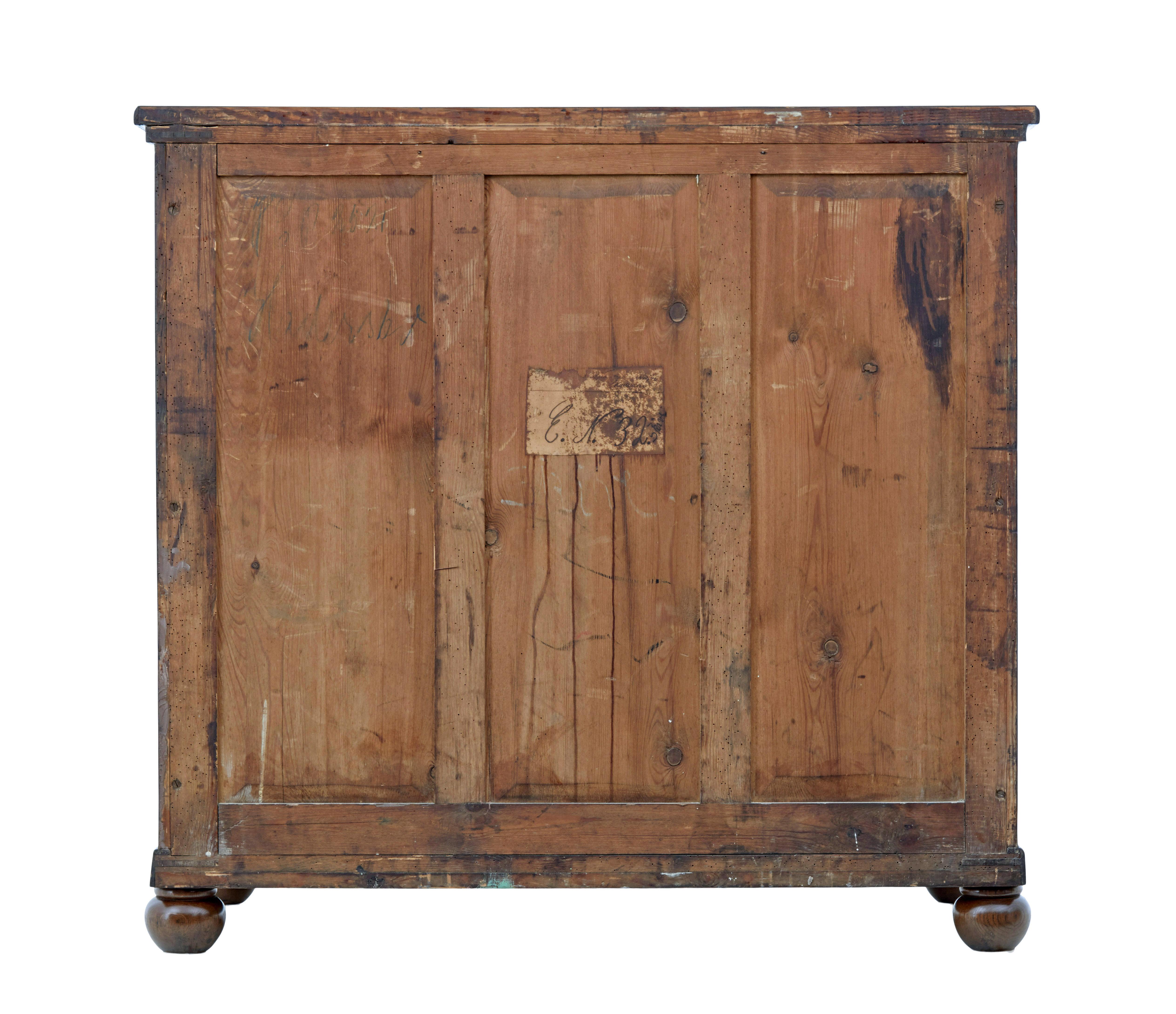 English 19th century bow front oak chest of drawers For Sale