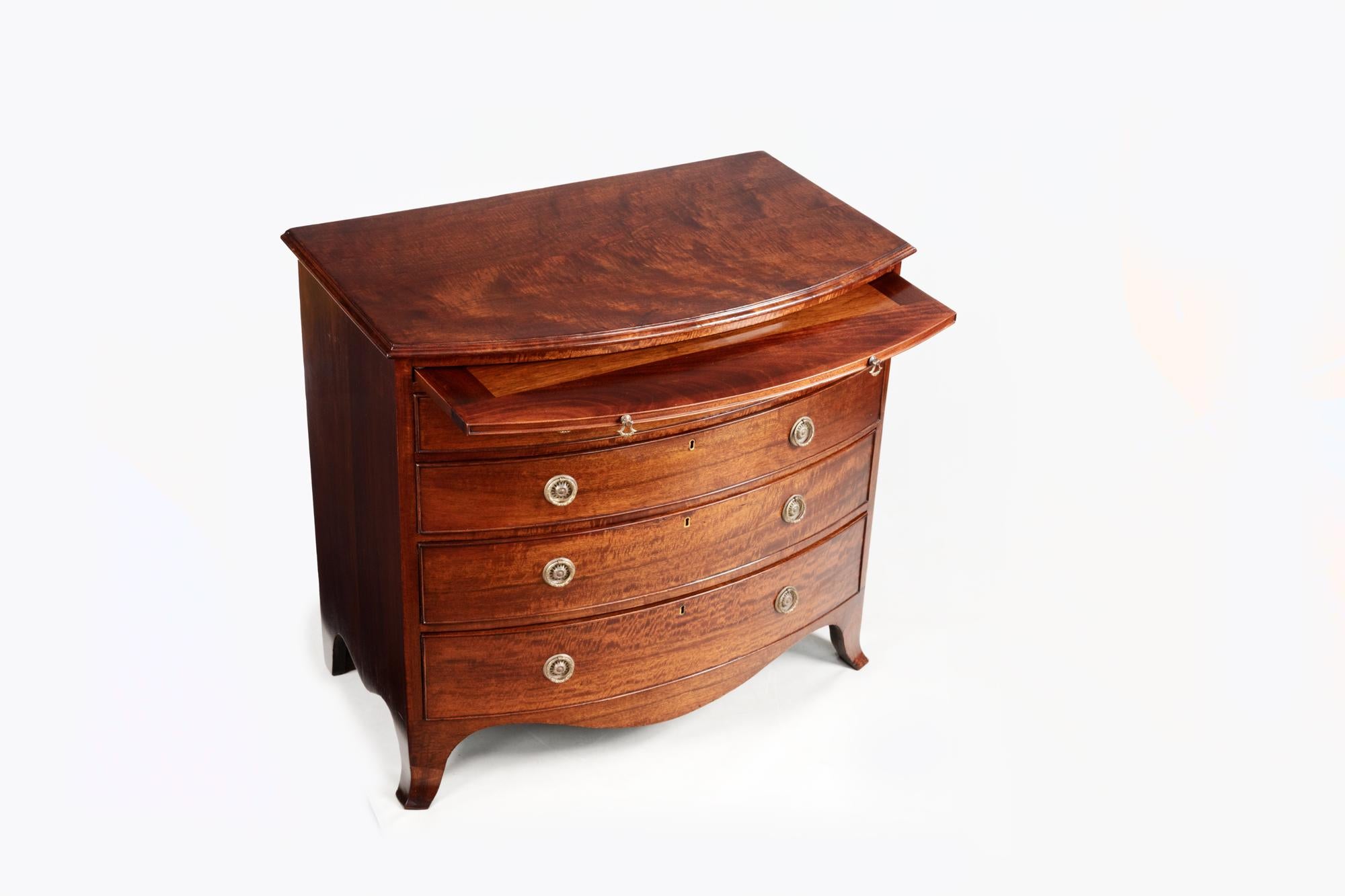 Georgian 19th Century Bow Fronted Mahogany Chest with Pull-Out Dressing Slide For Sale