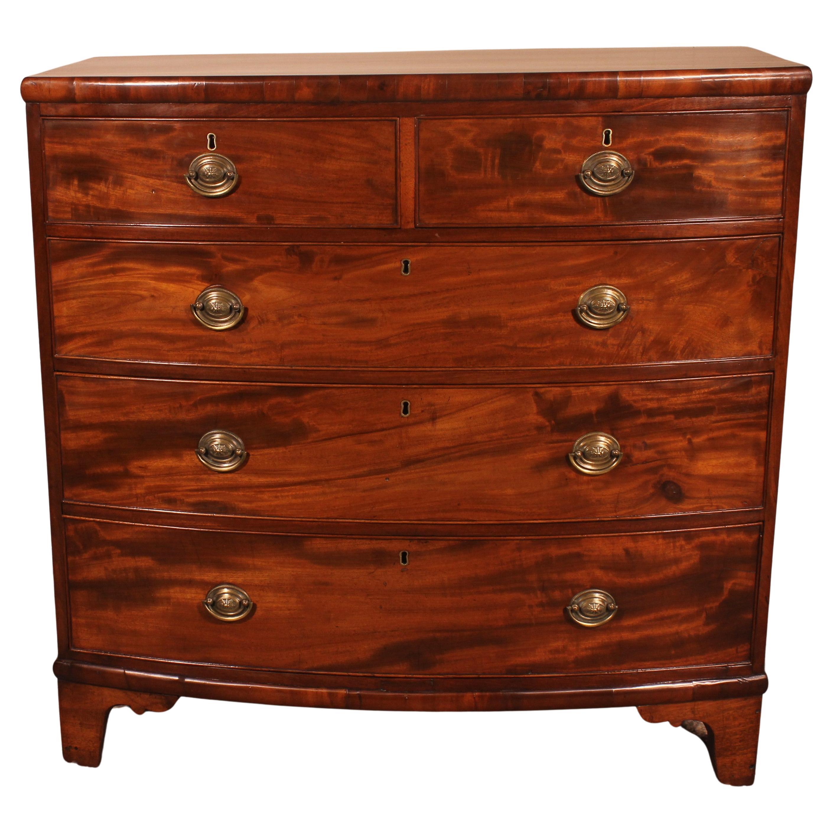 19th Century Bowfront Chest of Drawers in Mahogany For Sale
