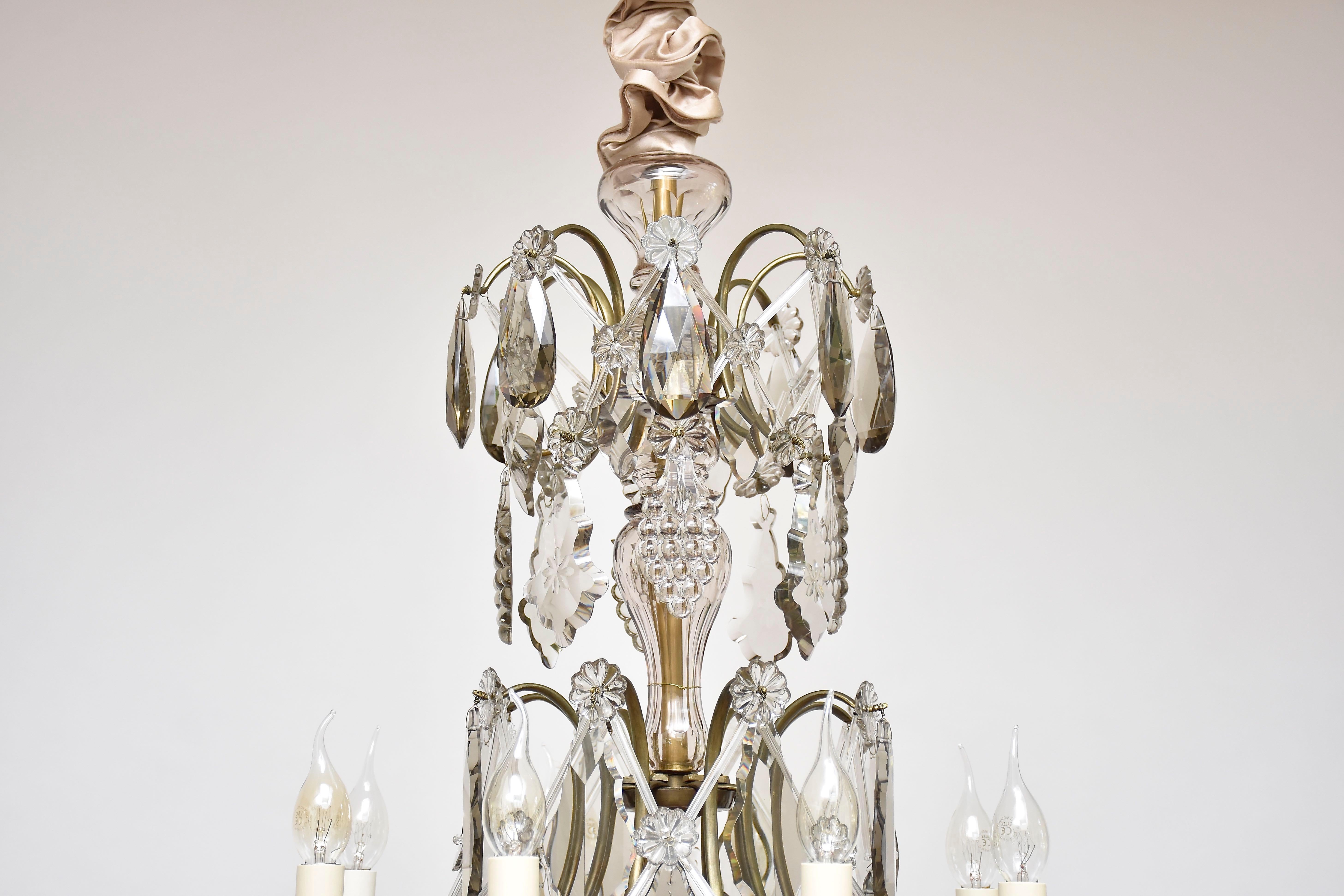 Lampadario in ottone e cristallo in stile rococò del XIX secolo in vendita 1