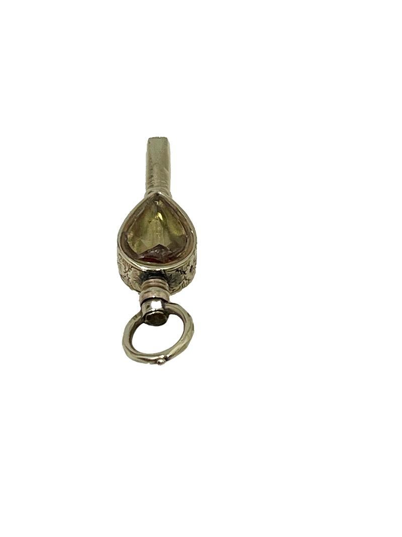 19th Century Brass and Gold Watch-Key with yellow clear and Heliotrope Stones In Good Condition For Sale In Delft, NL