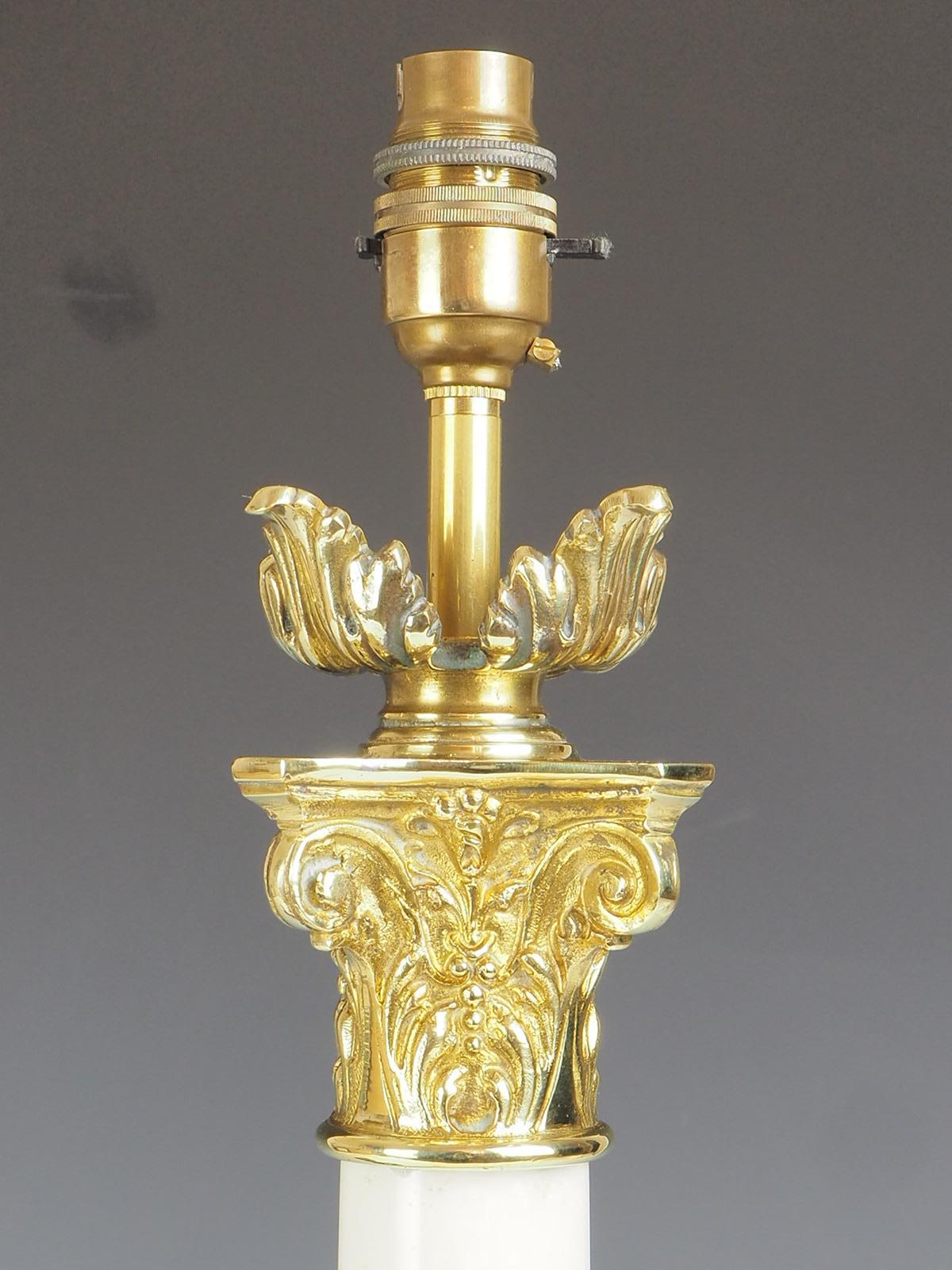 19th Century Brass and Marble Corinthian Table Lamp In Good Condition For Sale In Lincoln, GB