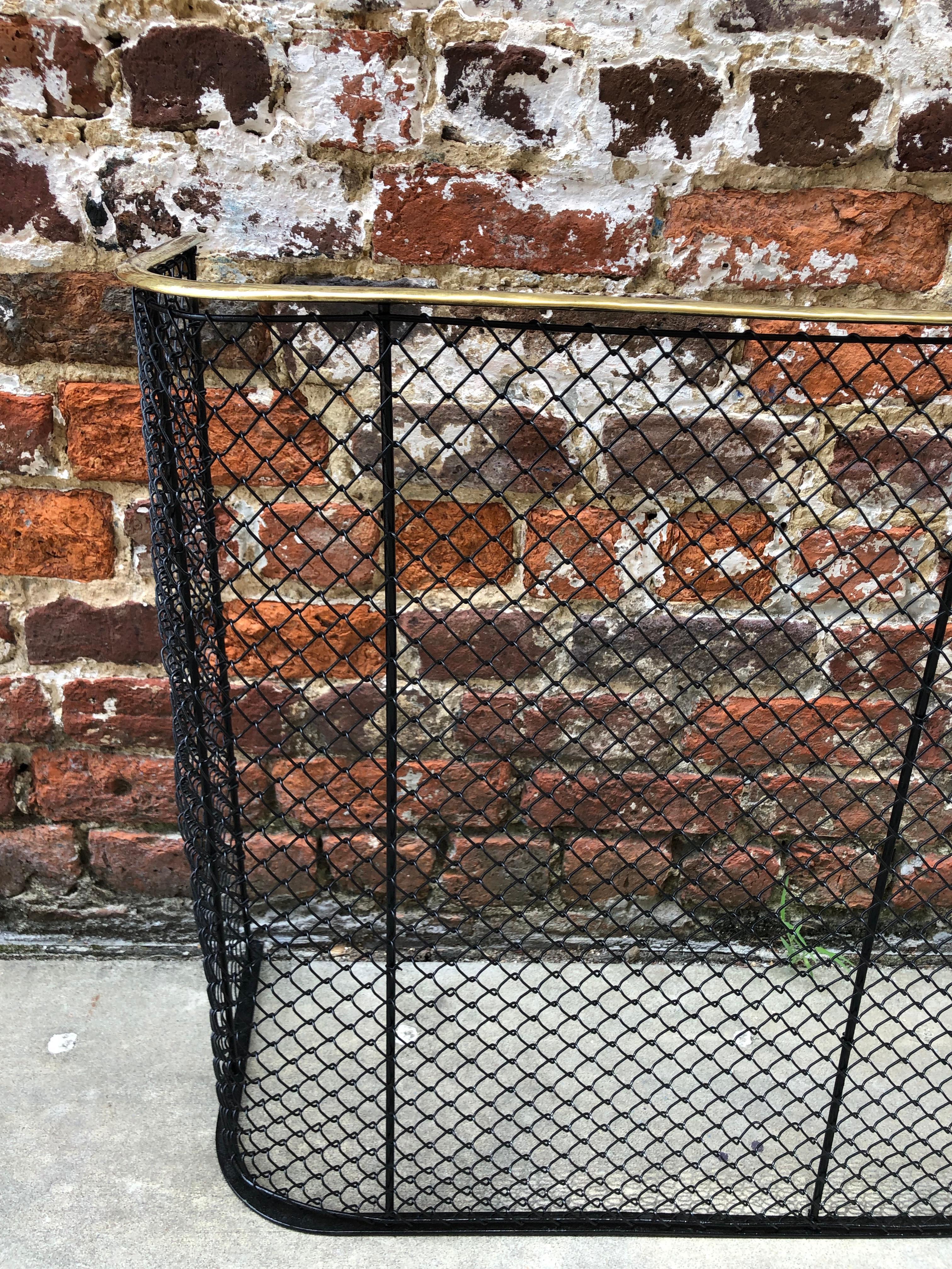 19th Century Brass and Wire Work Nursery Fender In Good Condition For Sale In Charleston, SC