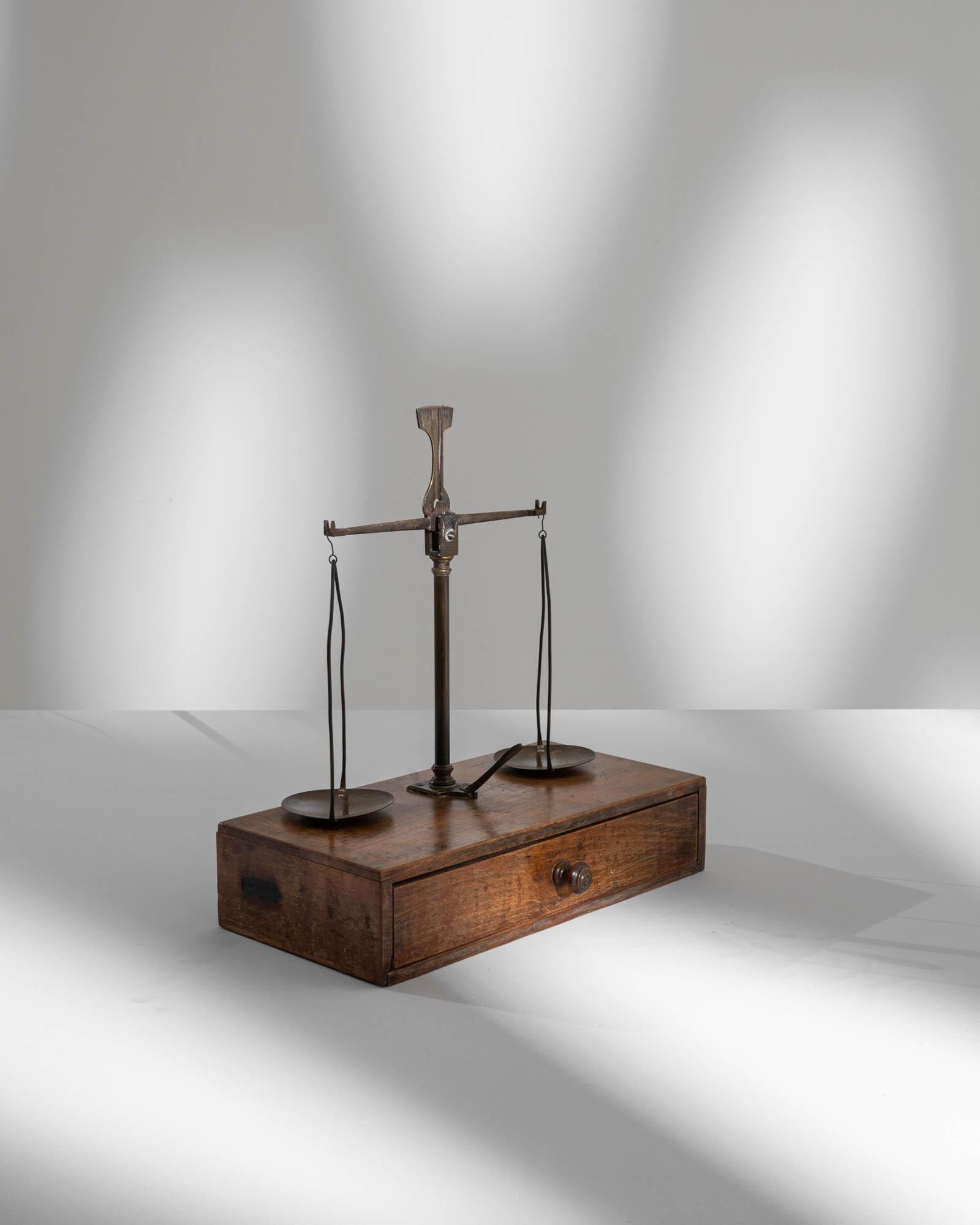19th Century Brass and Wooden Jewelry Scale For Sale 2