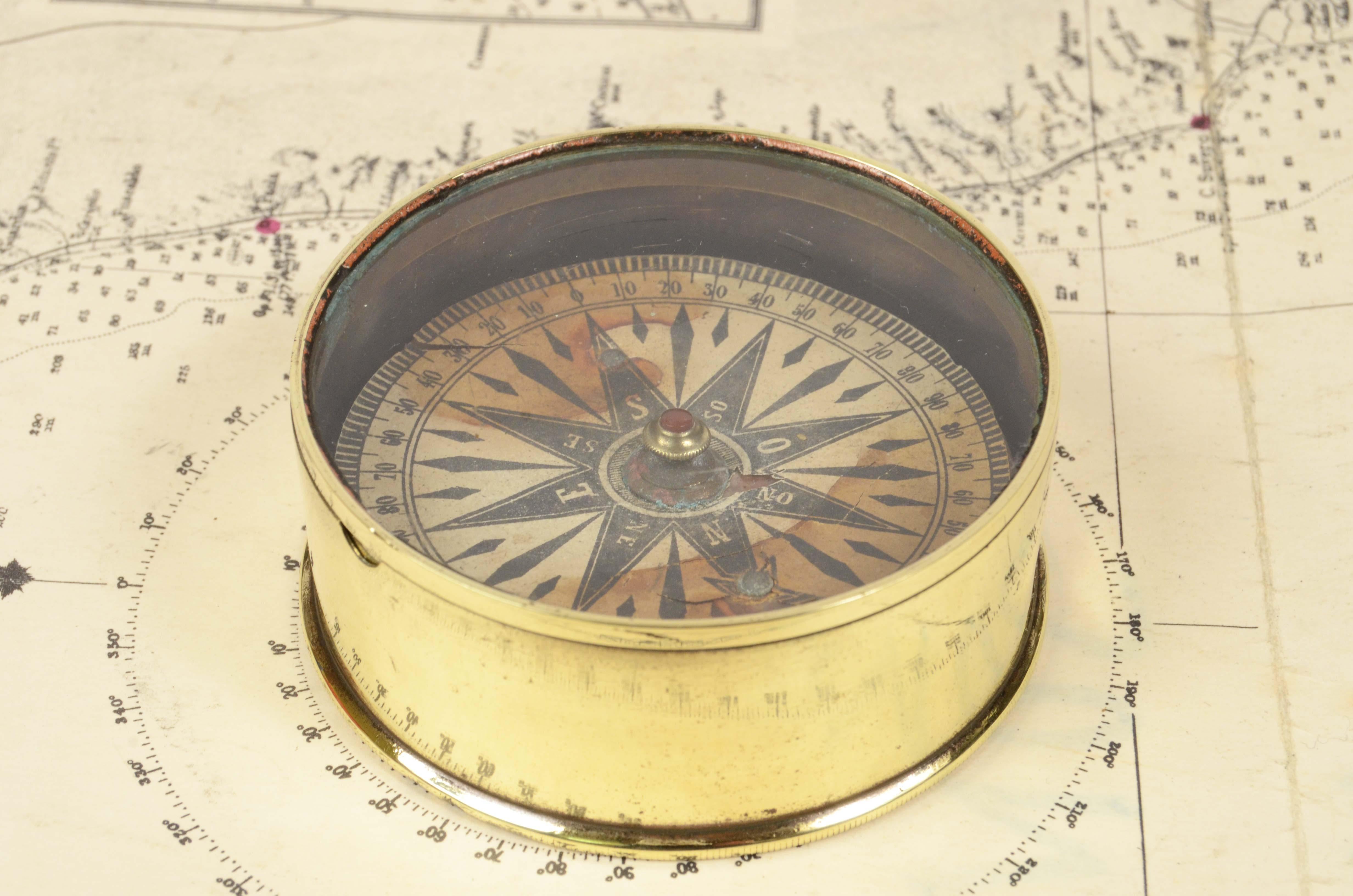 19th Century Brass Compass Antique Marine Navigation Instrument Nautical Antique In Good Condition In Milan, IT