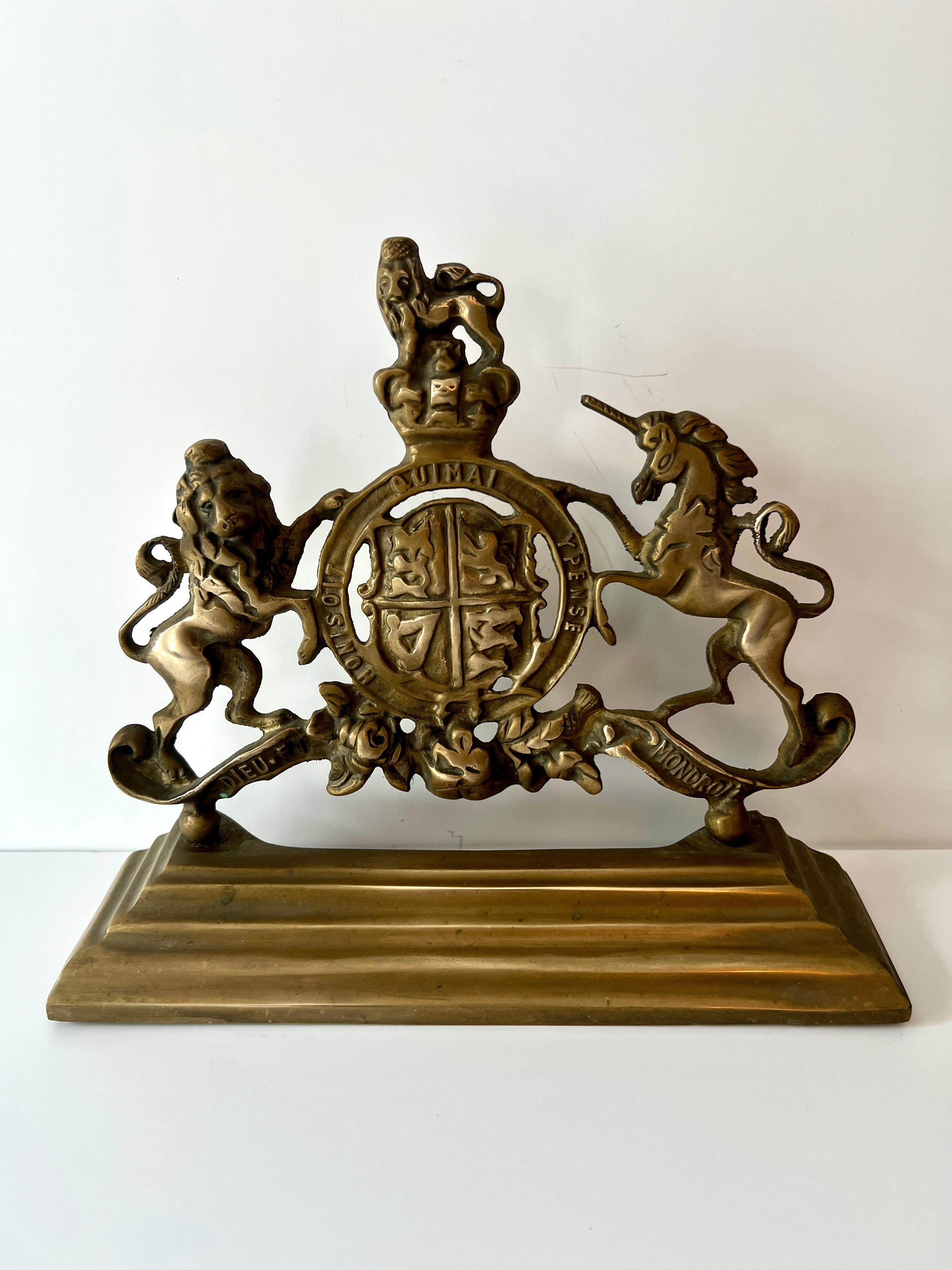 Tope de puerta de latón del siglo XIX con el escudo real británico en venta 6