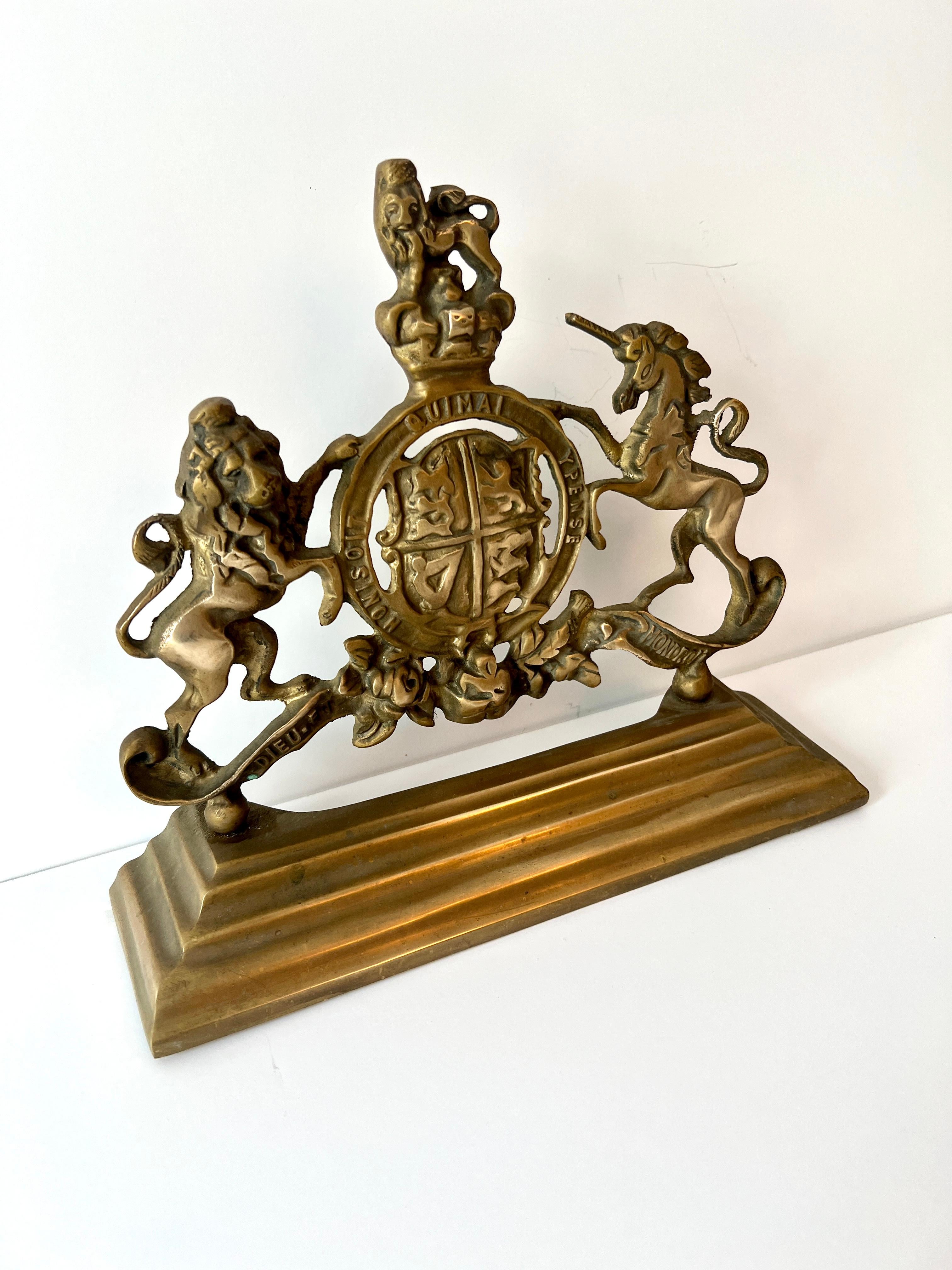 Tope de puerta de latón del siglo XIX con el escudo real británico en venta 1