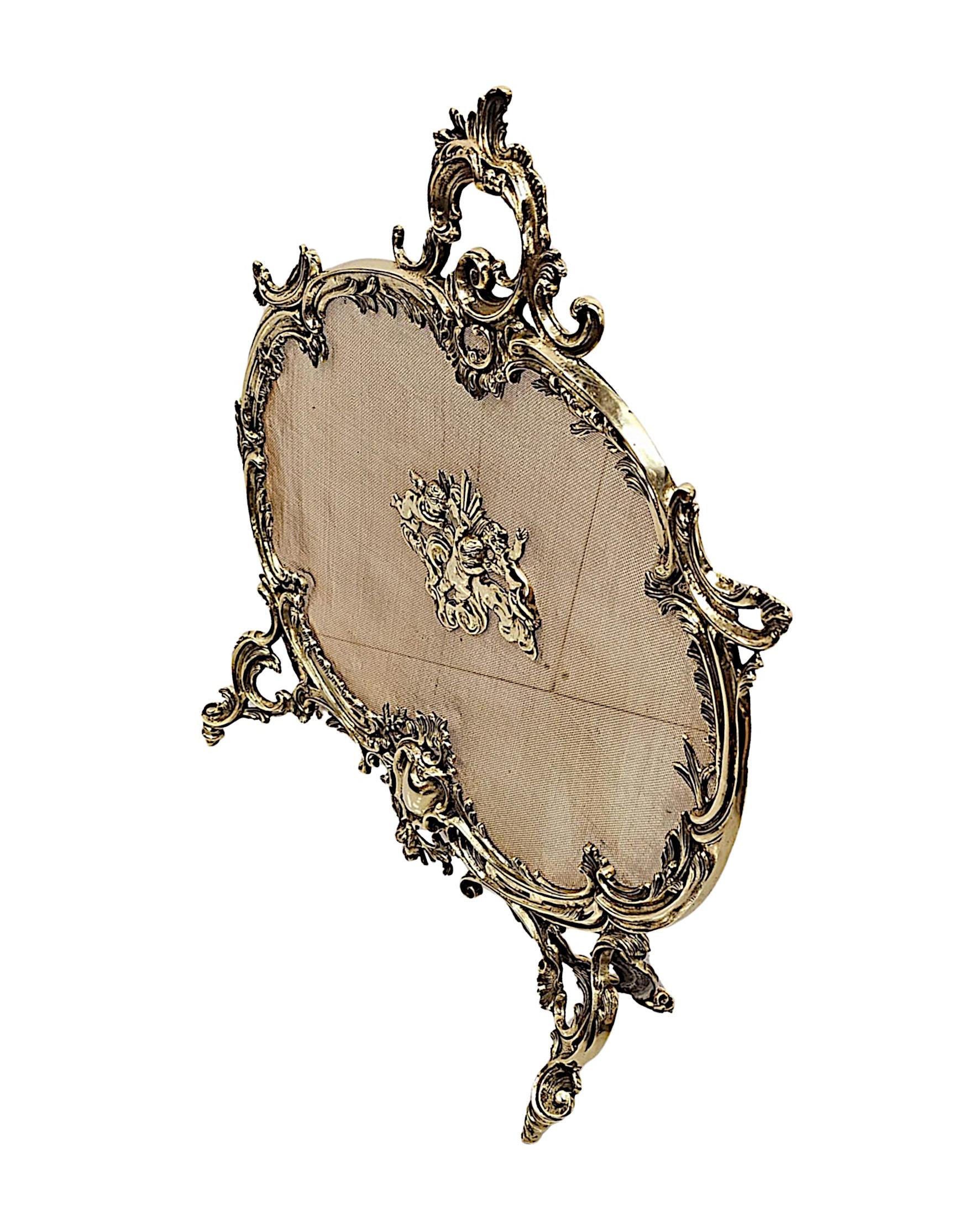 Rococò Parafuoco in ottone del XIX secolo in stile rococò con dettaglio a cherubino in vendita