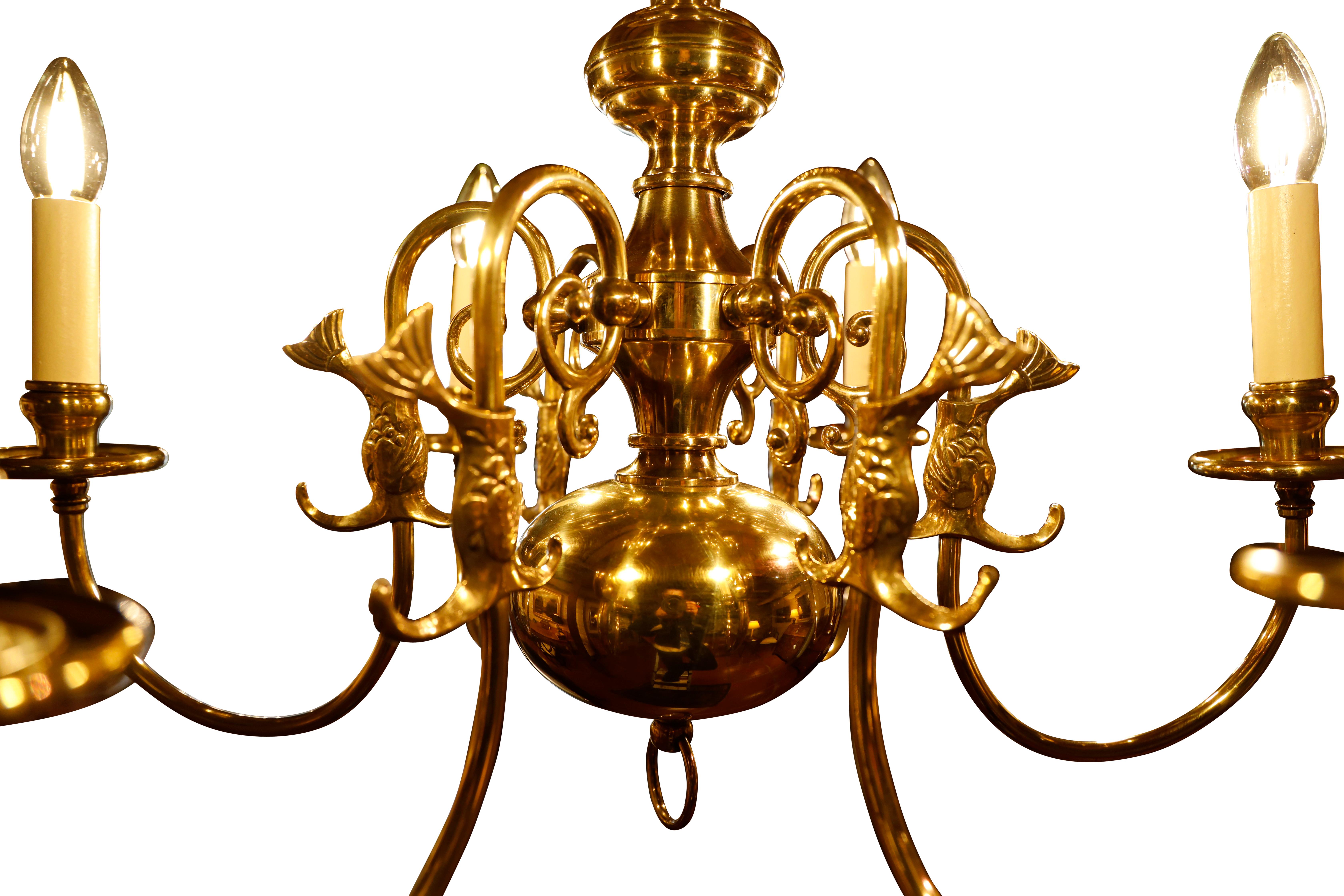 Lampadario fiammingo in ottone del XIX secolo In condizioni ottime in vendita a Woodbury, CT