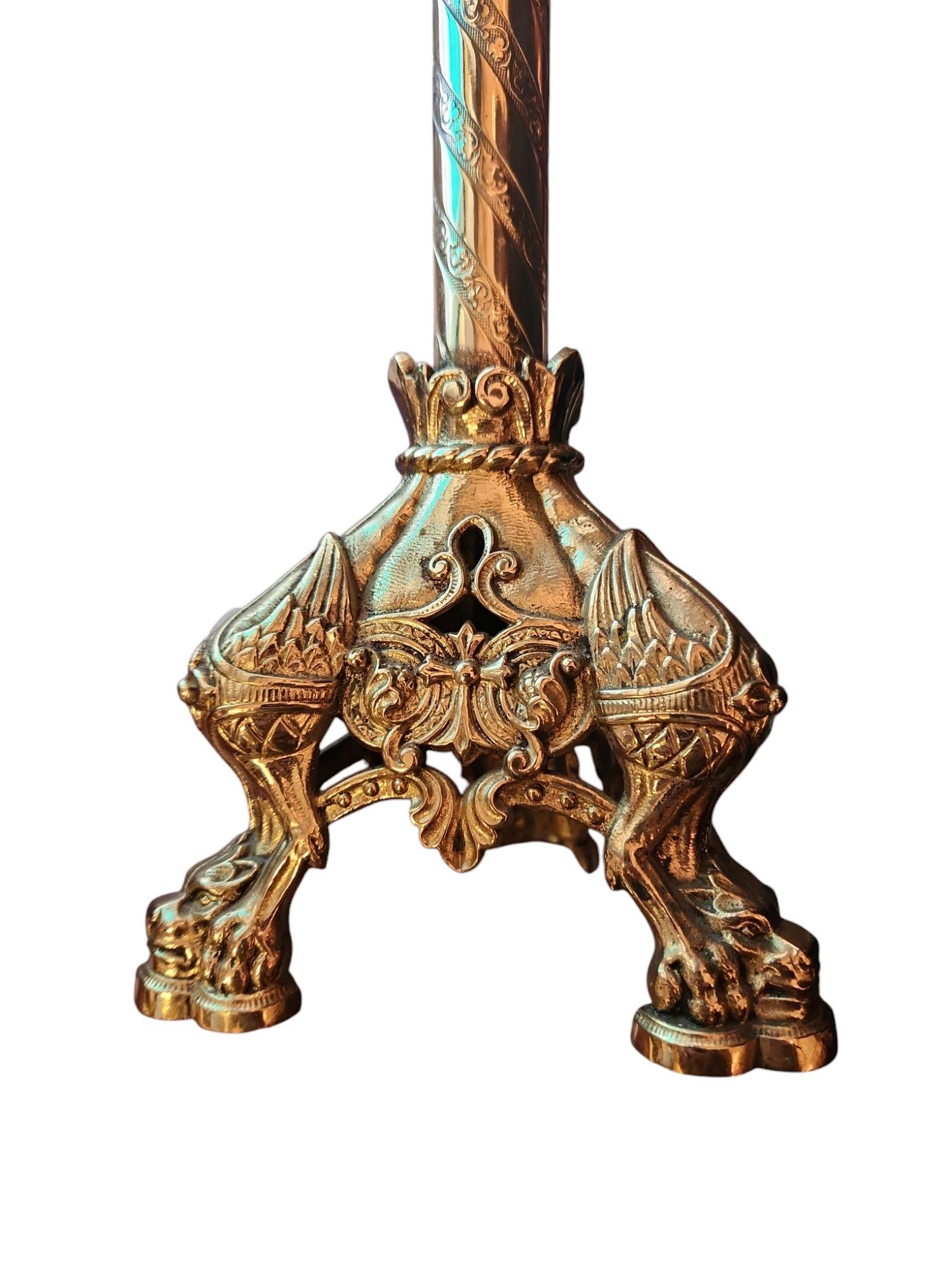 Français Bougeoirs français en laiton du XIXe siècle en vente